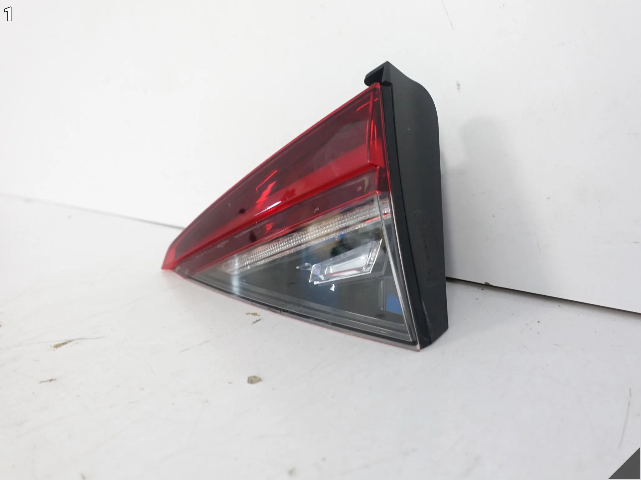 SKODA SUPERB III 3 KOMBI 3V9 LIFT 19-24 LAMPA LED KLAPA BAGAŻNIKA PRAWA TYŁ c9fbcfdd32ea4ef0f9136af2b47ea7ab