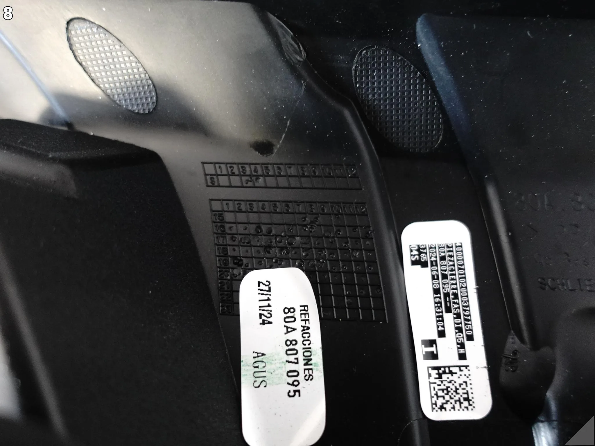 AUDI Q5 80A ZWYKŁY / BASIC II FY 16-20 ŚLIZG MOCOWANIE ZDERZAKA PRZÓD LEWY 07b41ba9b05f50f26fac58870437285d