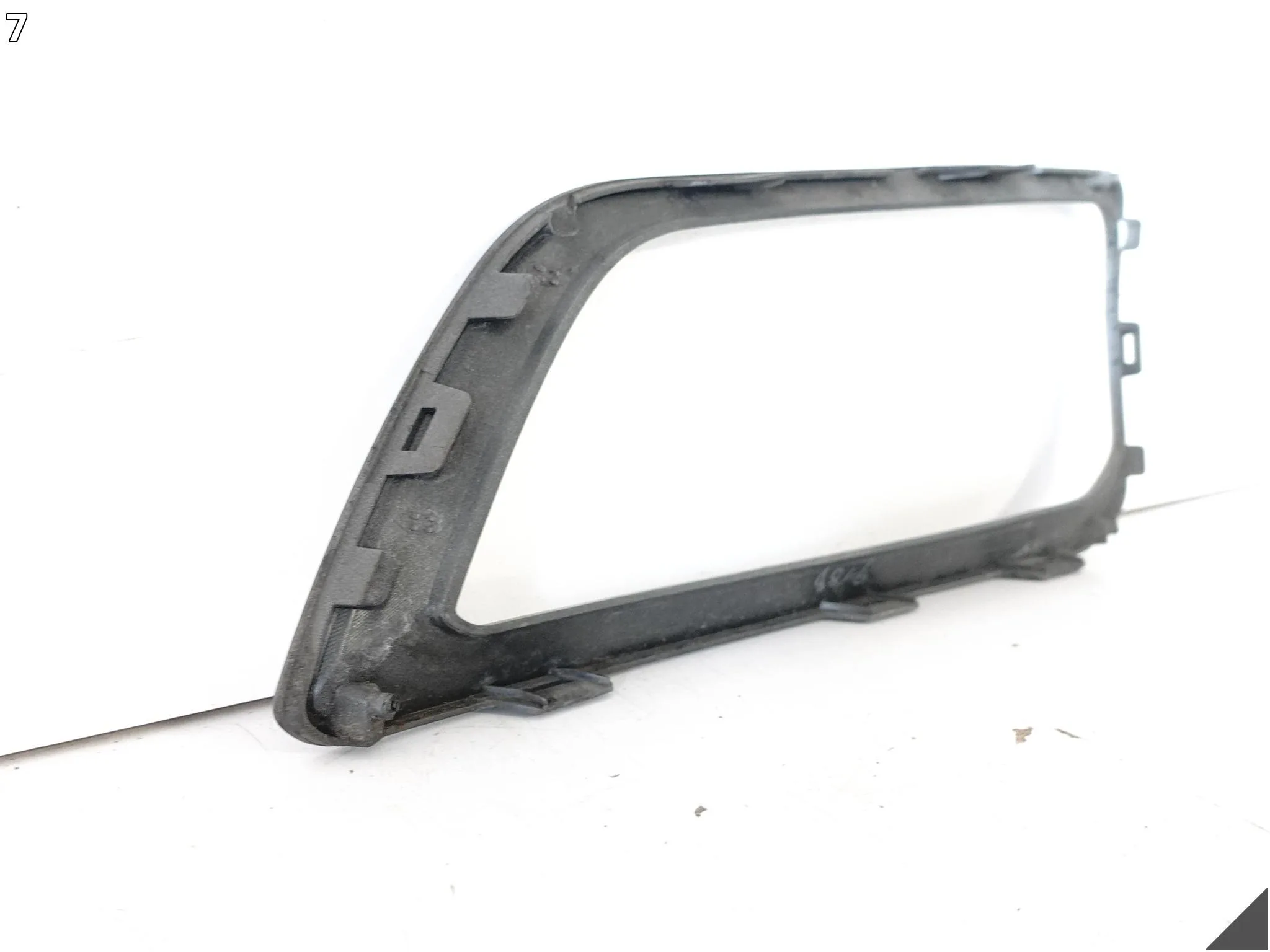 HYUNDAI KONA I 1 17-20 LISTWA RAMKA HALOGENU ATRAPA W ZDERZAK PRAWA PRZÓD ec5e06646bb189a3cb9ce982930a4165