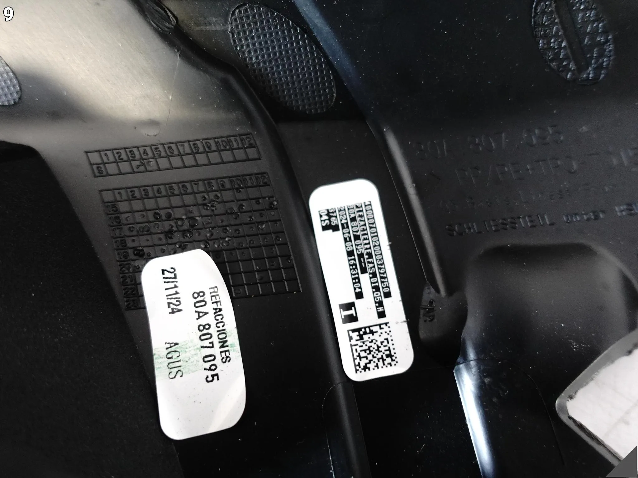 AUDI Q5 80A ZWYKŁY / BASIC II FY 16-20 ŚLIZG MOCOWANIE ZDERZAKA PRZÓD LEWY 534958ca354d7b5db72eac576eb19f5a
