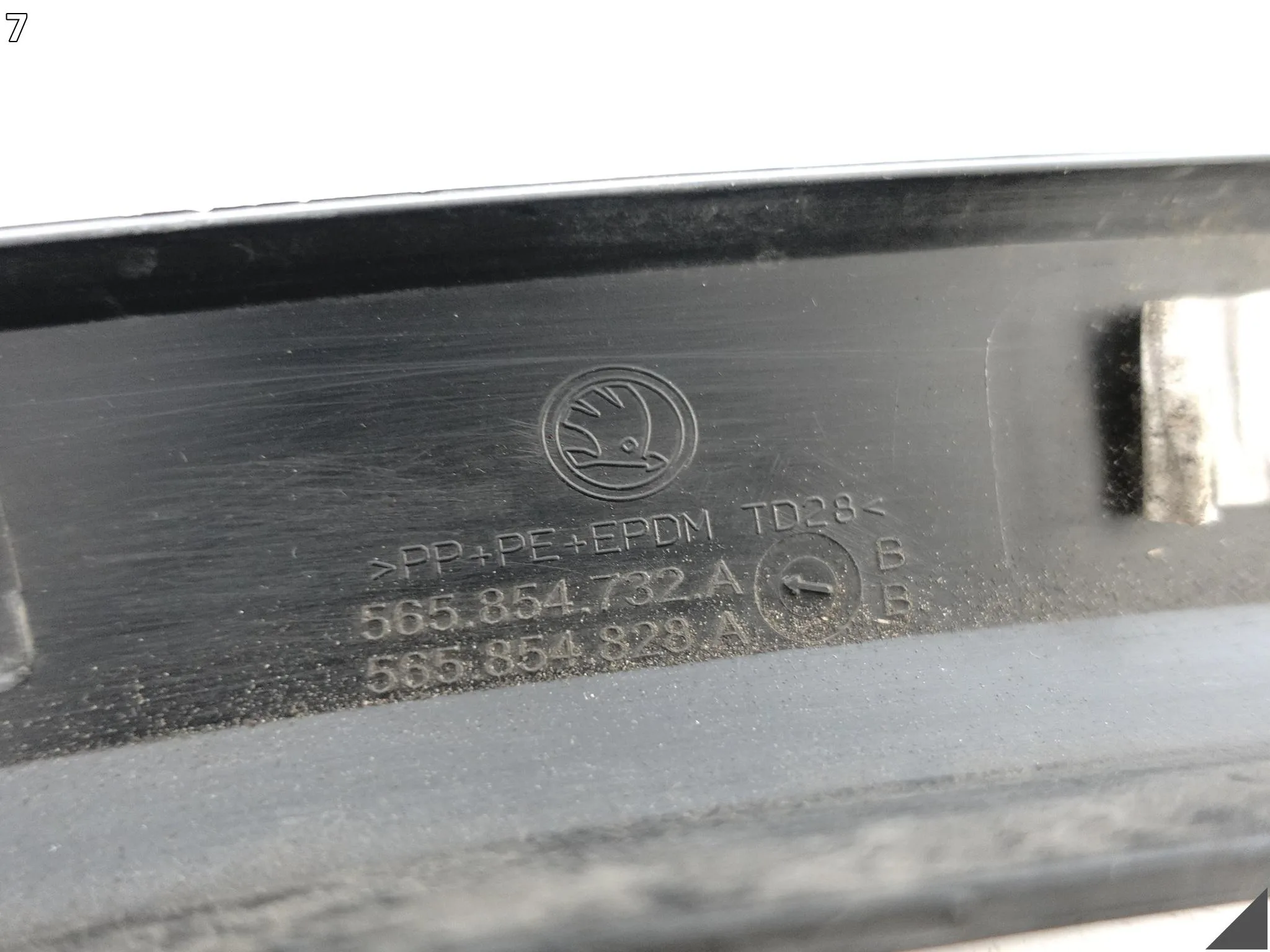 SKODA KODIAQ I 1 565 16-24 LISTWA NAKŁADKA OSŁONA NA BŁOTNIK PRAWA PRZÓD 4a4256b292fe1c6d92ac58a65baebc3d