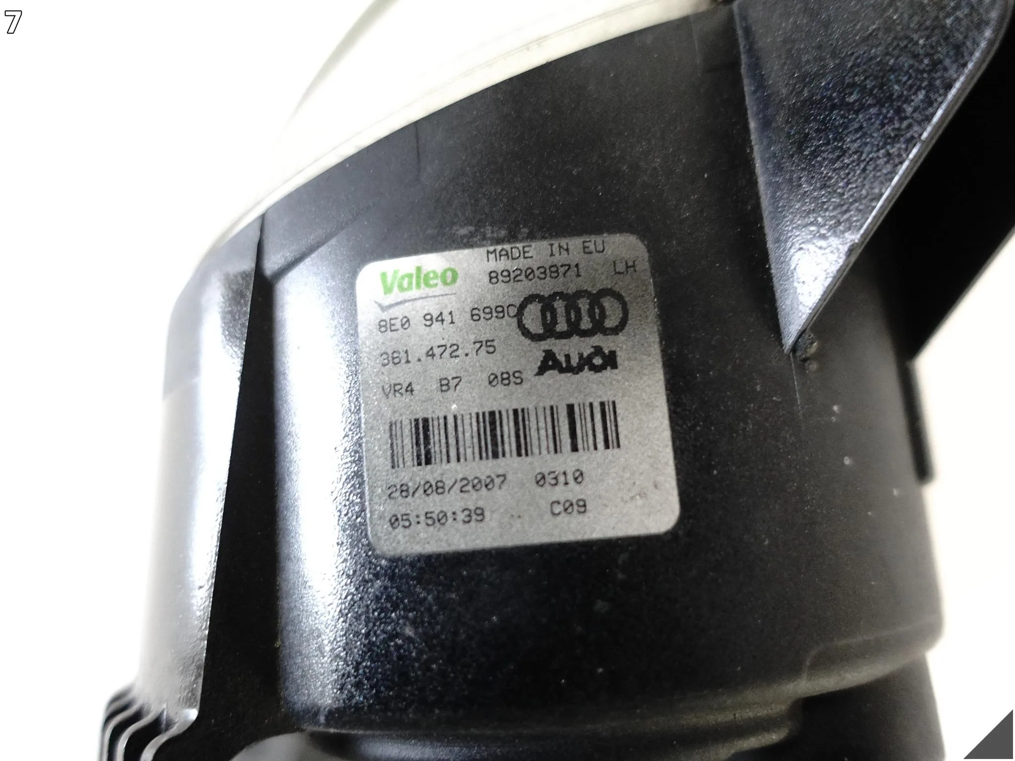 AUDI A4 S4 B7 S-LINE 8E0 04-07 LAMPA PRZECIWMGIELNA HALOGEN LEWY PRZÓD d38cd371702aee3bb929bfea589c9e9c