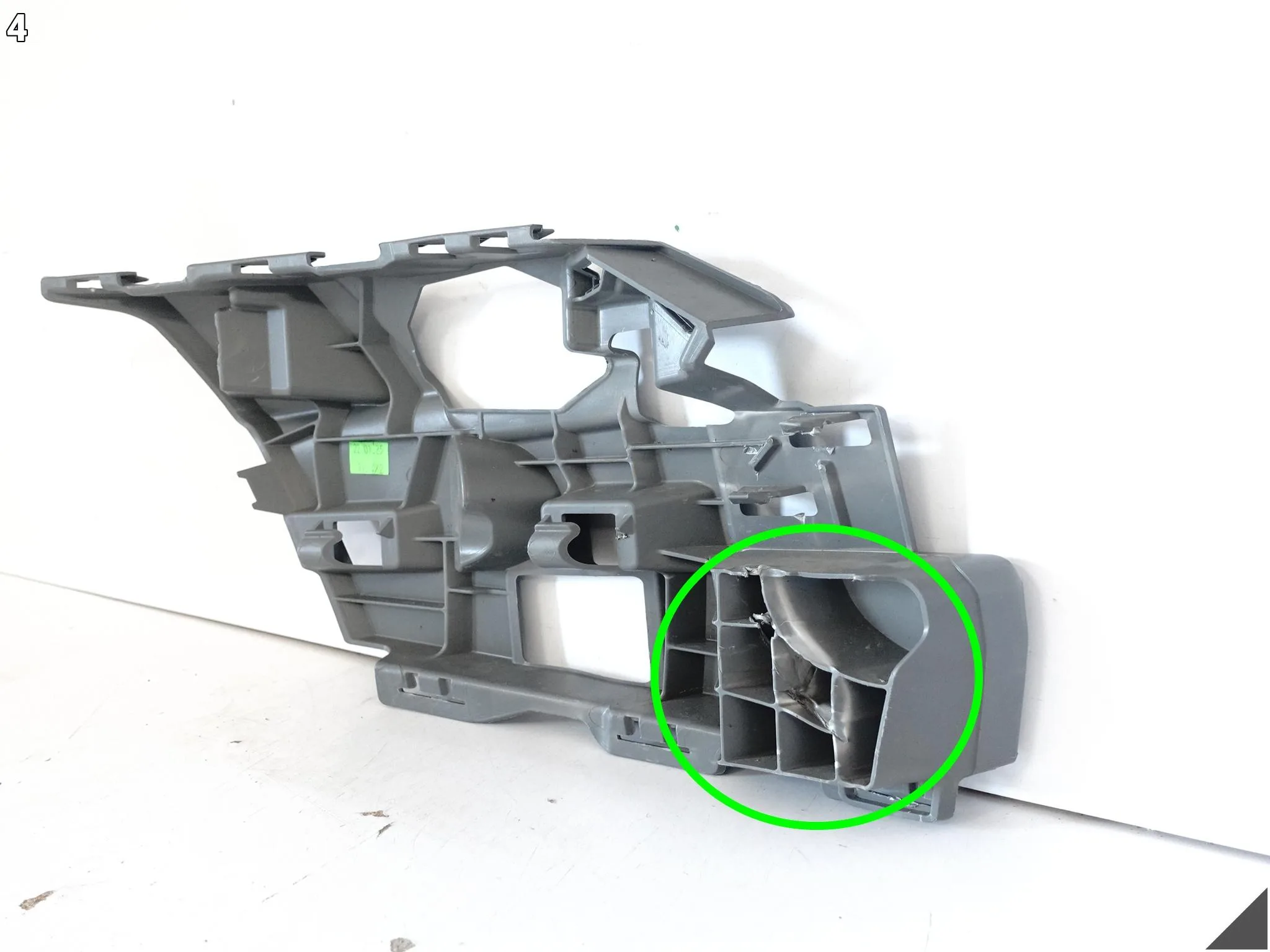 SKODA OCTAVIA IV 4 5E3 LIFT 24- ŚLIZG MOCOWANIE UCHWYT W ZDERZAK LEWY PRZÓD ea298dc2ae4250c22ce6ce0bf01f394c