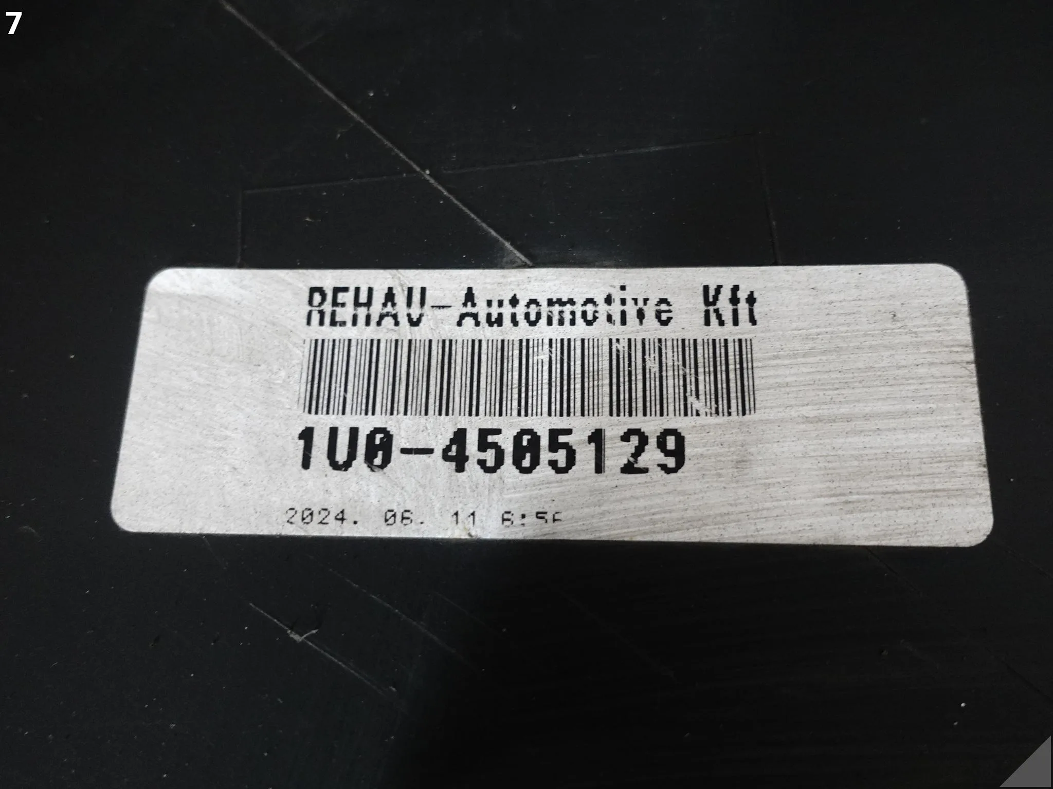 SKODA ENYAQ IV 5LA SUV 20-25 SPOILER DOKŁADKA DYFUZOR W ZDERZAK TYŁ (PDC) 04f04eb3672197639dc7f1f558a6a532