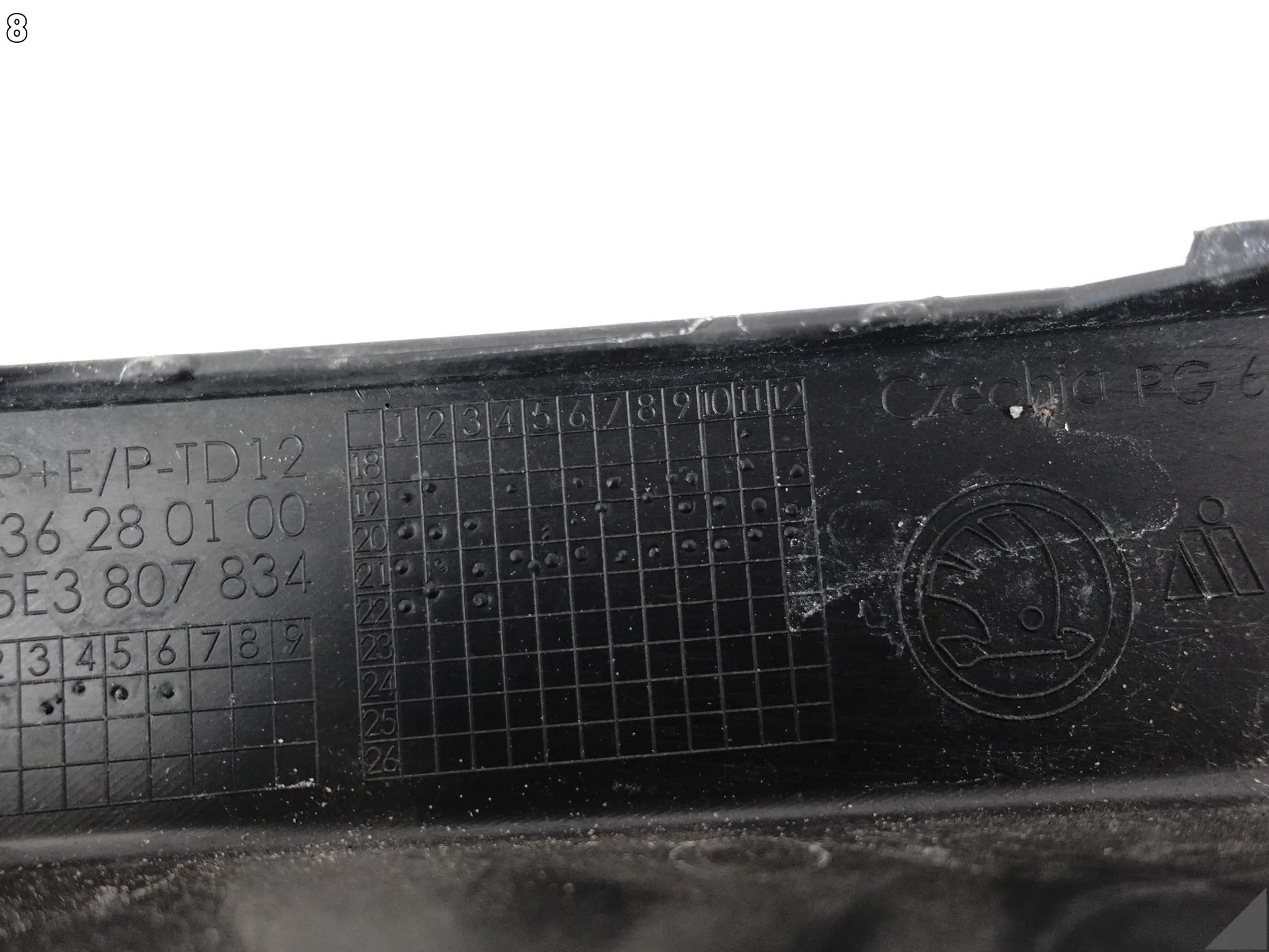 SKODA OCTAVIA IV 4 5E3 19-24 LISTWA OZDOBNA W ZDERZAK PRAWA PRZÓD 5E3807834 bd05e8d38828a306642934deac26bb71