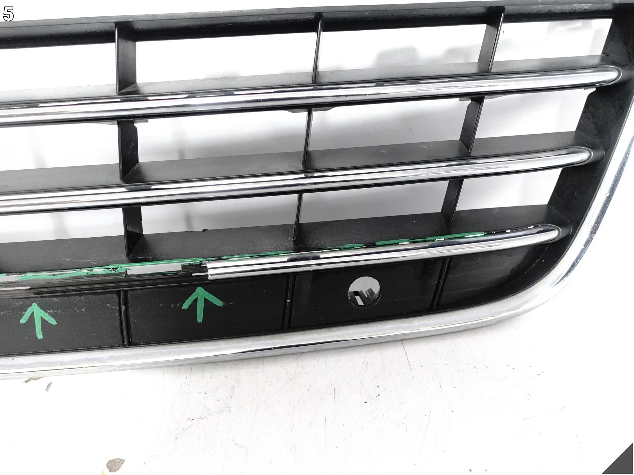 VW TOUAREG II 2 7P6 10-14 KRATKA ŚRODKOWA ATRAPA CHROM LISTWA ZDERZAK PRZÓD 97635d571cd2a28aa8cd950b6572e797