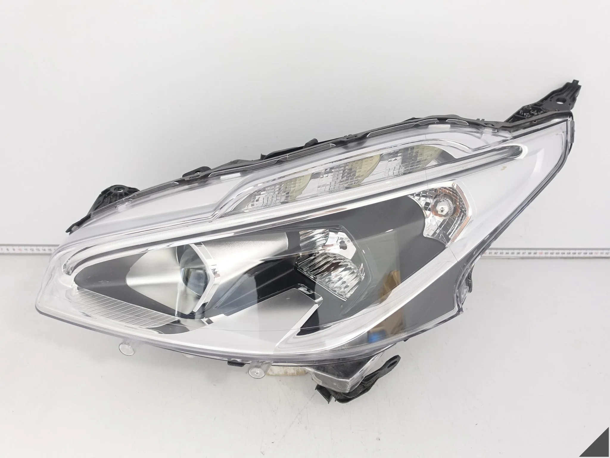 PEUGEOT 208 I LIFT 15-19 LAMPA ZWYKŁA HALOGEN + LED LEWA PRZÓD EUROPA cfd115beb48cd18555b2baae3e30af4b
