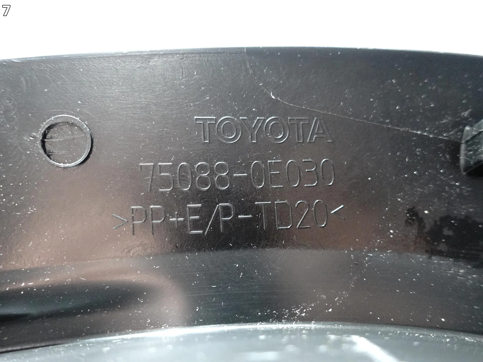 TOYOTA HIGHLANDER IV 4 XU70 19- LISTWA NAKŁADKA NA BŁOTNIK TYŁ LEWA ORG 3f32c188959c9a9c2669287f26f5fc63