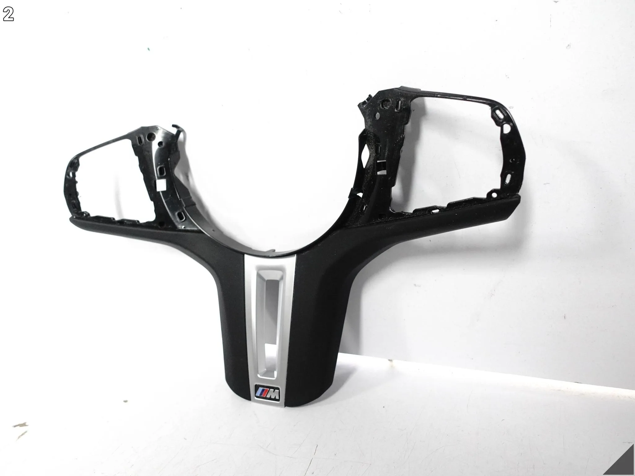 BMW M8 F91 F92 F93 M5 F90 X5M F95 X6M F96 OBUDOWA RAMKA DEKOR KIEROWNICA c9700a30b60fa1444f4ef51365d7a755
