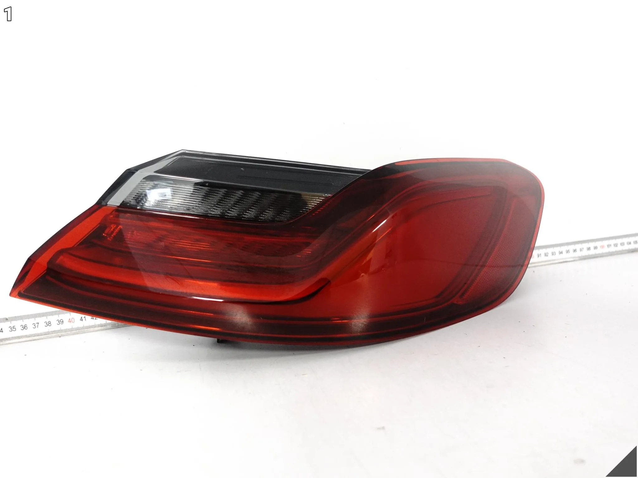 BMW M8 F91 F92 F93 8 G14 G15 G16 18- LAMPA LED W BŁOTNIK TYŁ PRAWA EU 3a56a88aa4afd8fe019e5bb2fff5215d