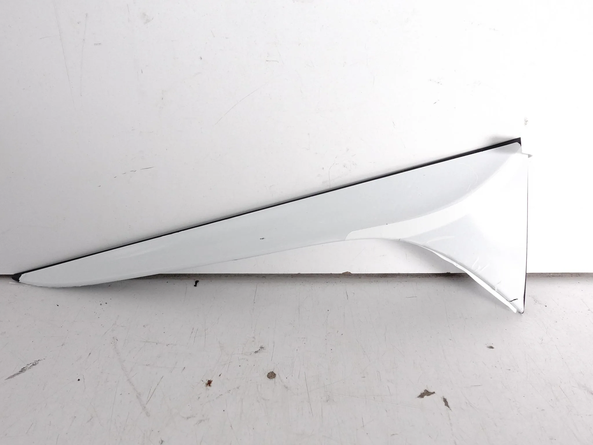 SKODA KODIAQ I 565 LIFT 16-24 LISTWA SPOILER KLAPY BAGAŻNIKA LEWA TYŁ ORG a0105e186410bd6d3ec3781a9909d282