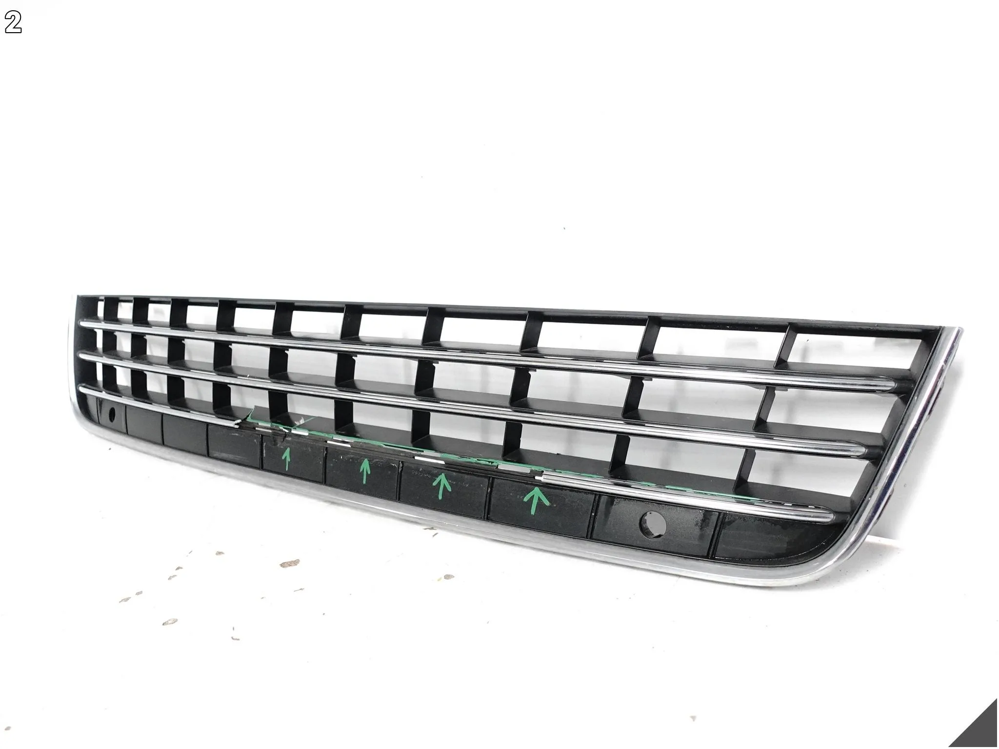 VW TOUAREG II 2 7P6 10-14 KRATKA ŚRODKOWA ATRAPA CHROM LISTWA ZDERZAK PRZÓD 8940bd22219415acd3bfe38dde14ae83