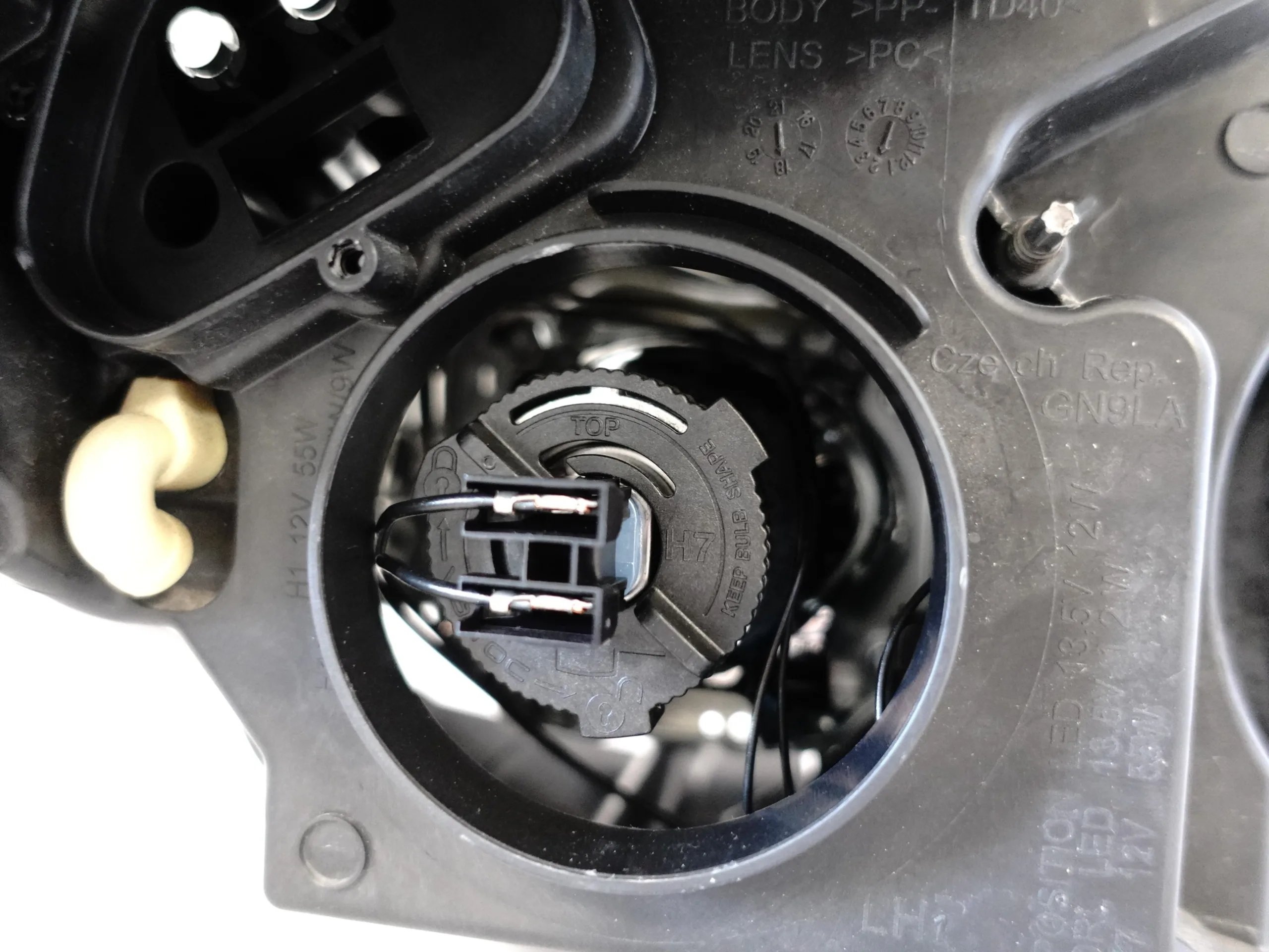 FORD FIESTA MK8 VIII VII 17-21 LAMPA ZWYKŁA SOCZEWKA HALOGEN + LED LEWA EU 1272cd79fbaa8ccd9cb5837ba0ec8395