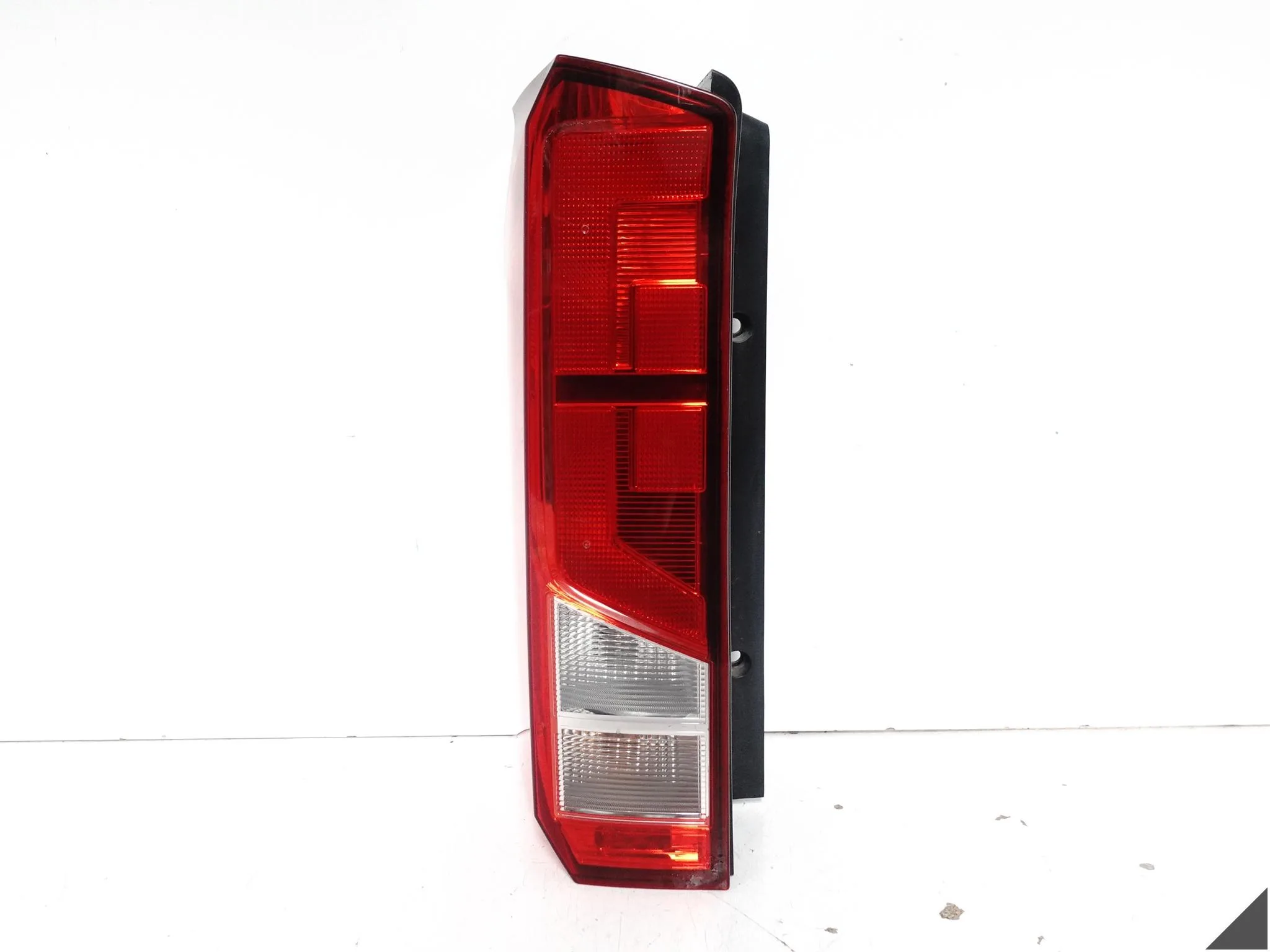 VW CRAFTER II 7C0 MAN TGE 16- LAMPA LED LEWA TYŁ EUROPA 7C0945095H 619b3e0647ab44fa3422c94e30508e90