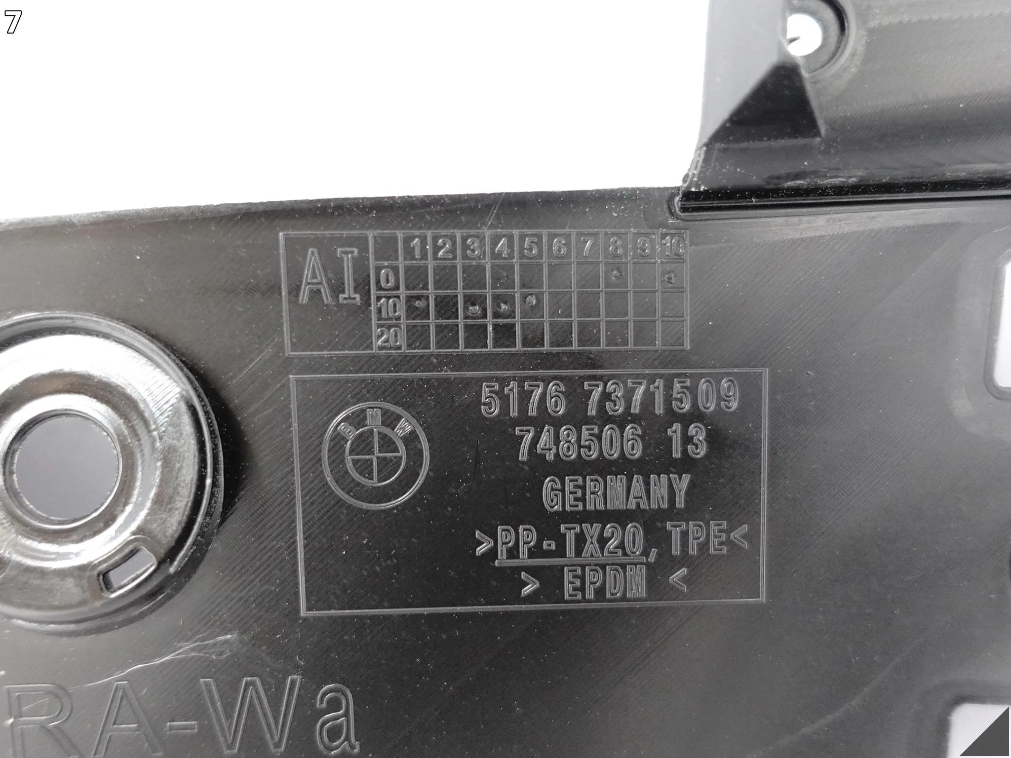 BMW M8 F91 F92 F93 8 G14 G15 G16 18- LISTWA USZCZELKA BŁOTNIK PRZÓD LEWA 412d59672664a8675005abd8245e2805