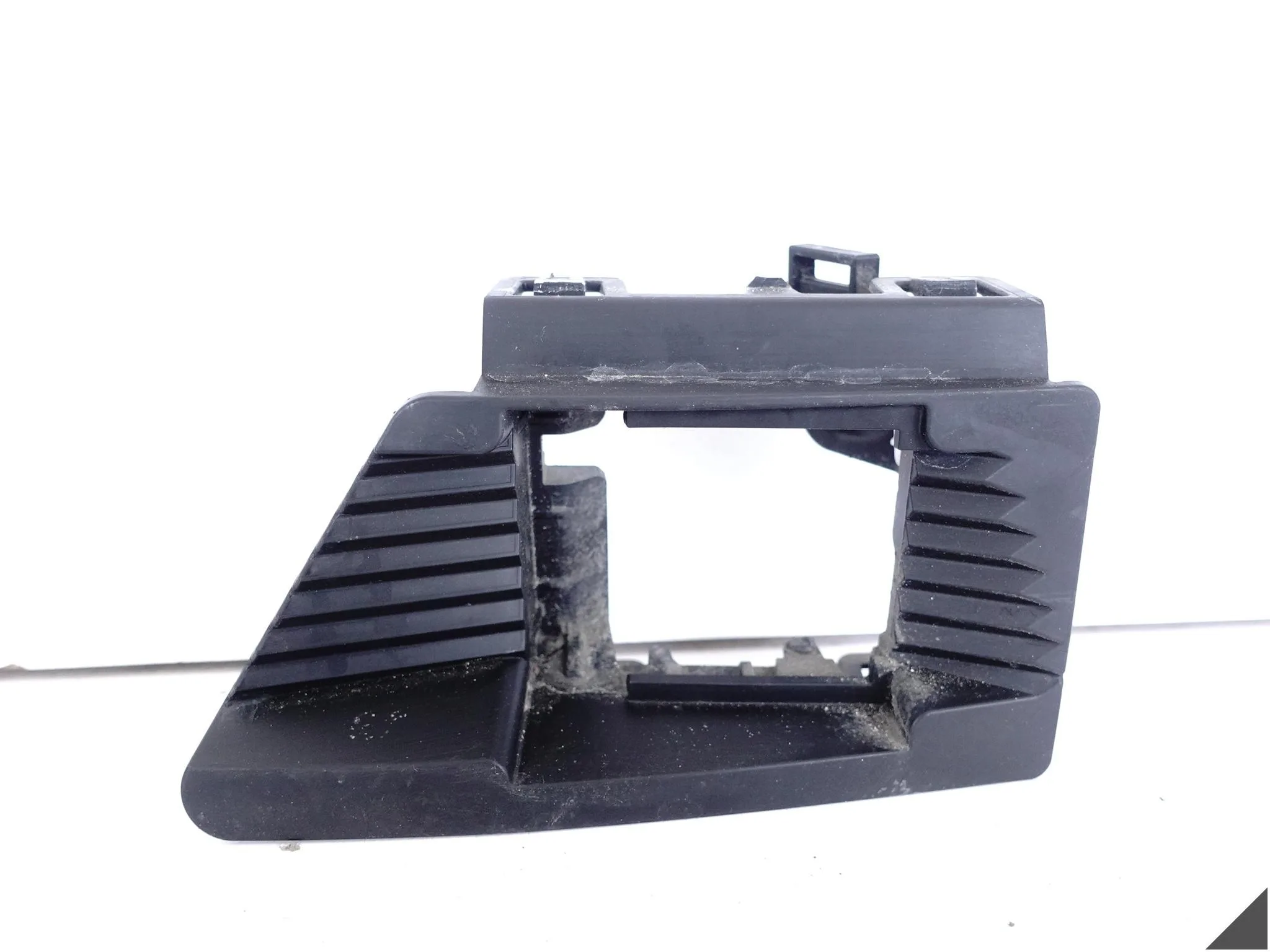 MERCEDES E-KLASA W214 AMG 23- ŚLIZG WSPORNIK MOCOWANIE ZDERZAK PRZÓD LEWY 816ada78e8e125a0331b49b99672bf06