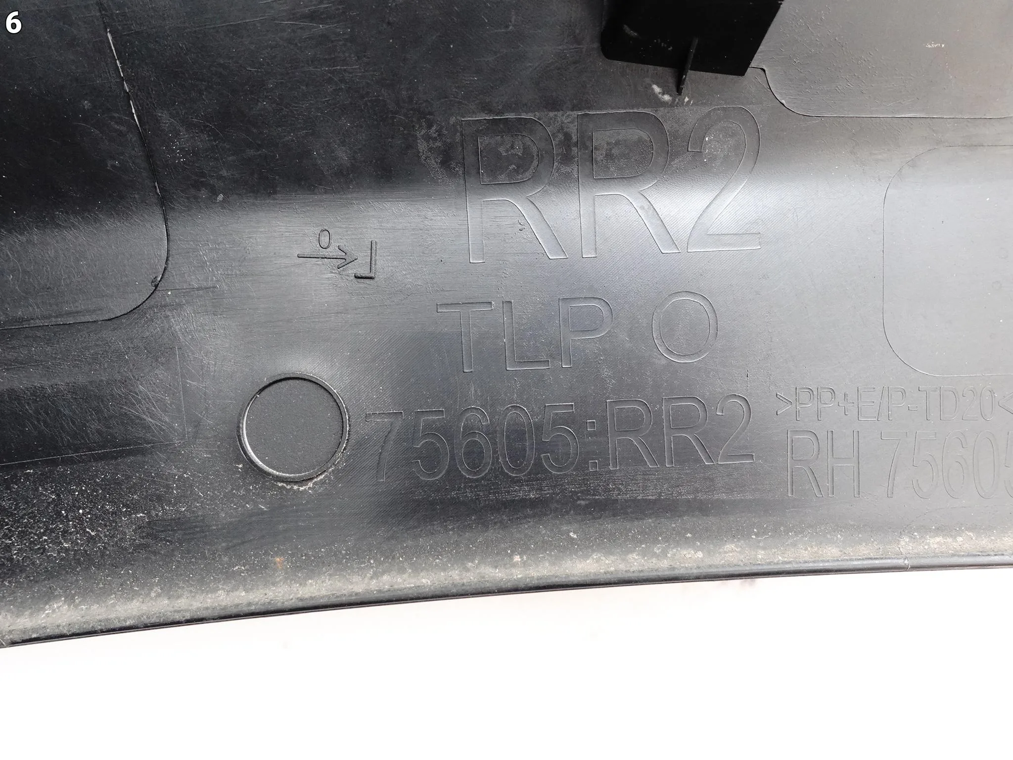 TOYOTA YARIS CROSS 20- LISTWA NAKŁADKA NA BŁOTNIK PRAWA TYŁ 75605-K2011 02db53cc1fc1001f3fe9a4e1a0560a65