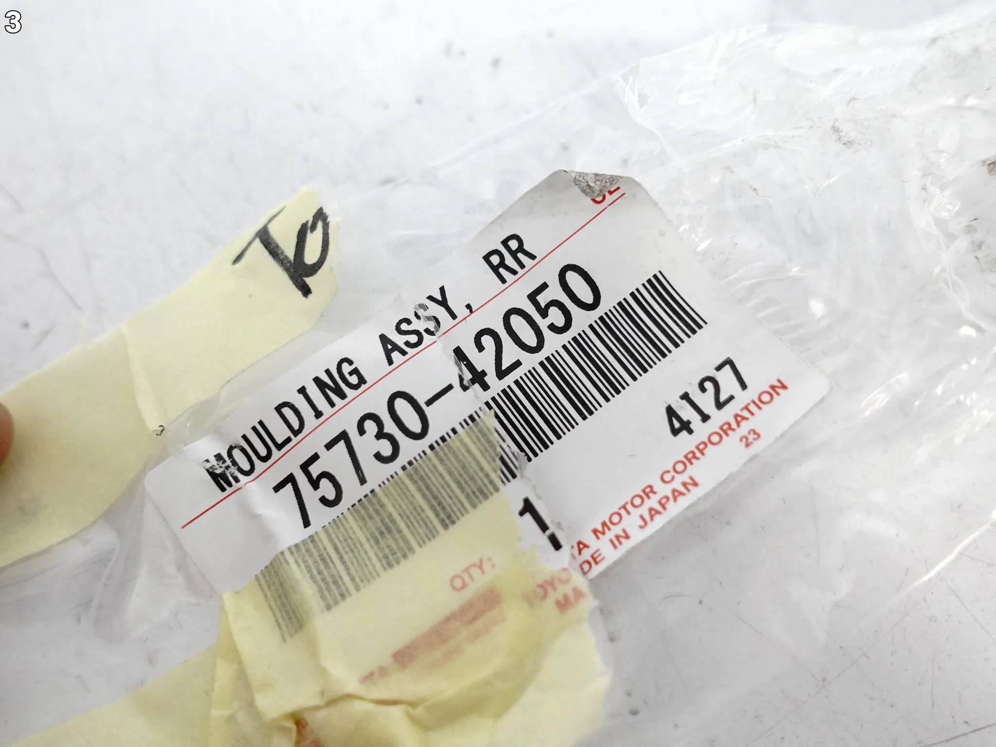 TOYOTA RAV4 V 5 19- LISTWA ZGARNIAJĄCA SZYBY DRZWI PRAWA TYŁ 75730-42050 62e2b241d2489e0a7e9fc9e044d1b415