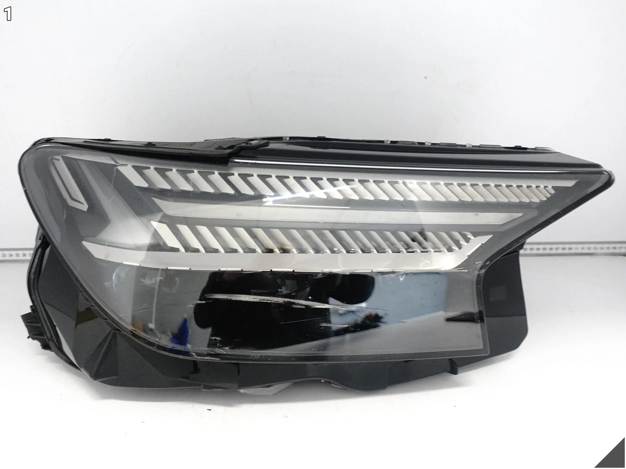 AUDI Q4 E-TRON 89A 21- LAMPA MATRIX HIGH FULL LED PRAWA PRZÓD EUROPA 7d455fd4155f64e29ab6d0229e3f0394