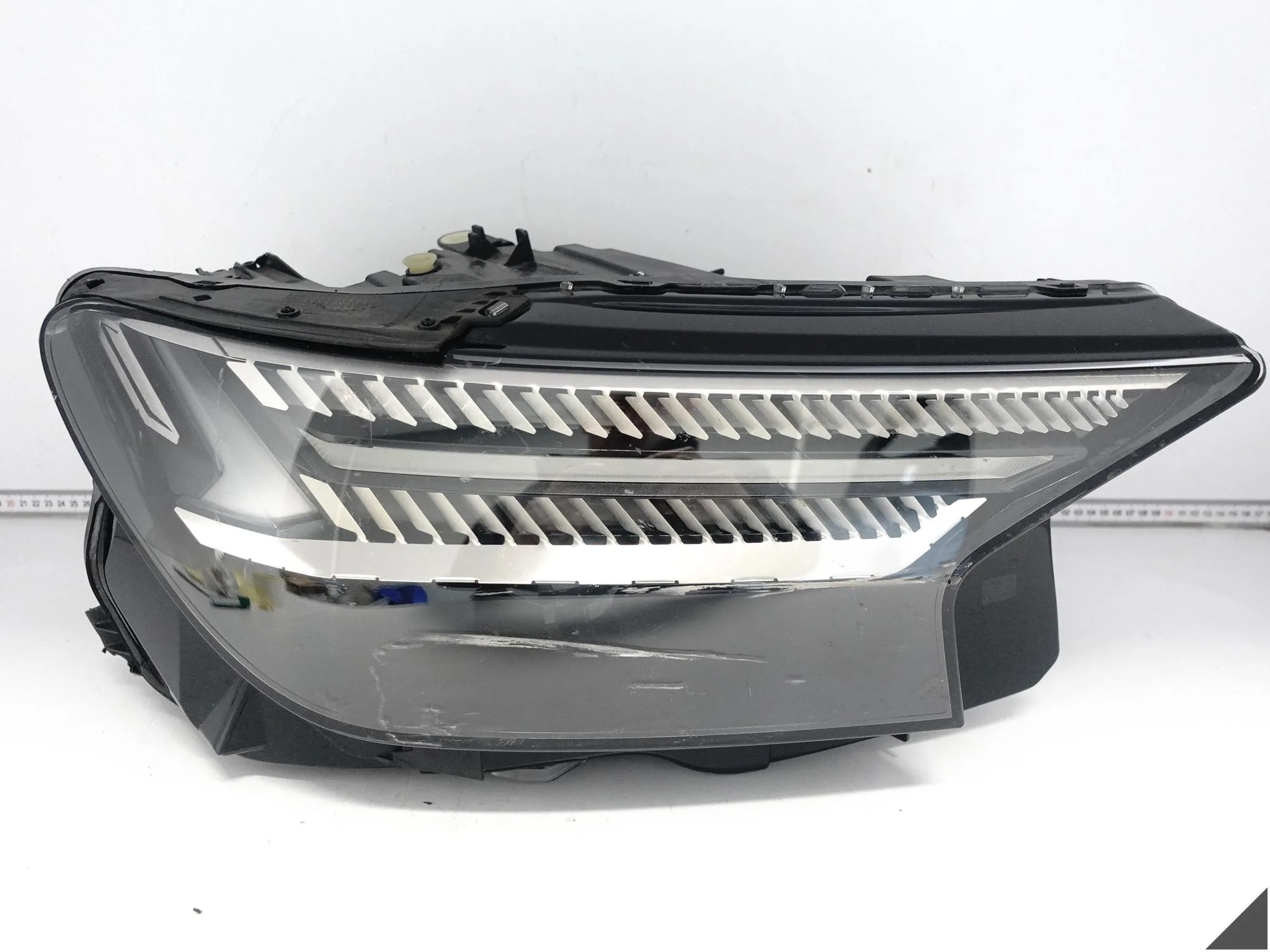 AUDI Q4 E-TRON 89A 21- LAMPA MATRIX HIGH FULL LED PRAWA PRZÓD EUROPA f23c2335e6845a537d9171f31c556843