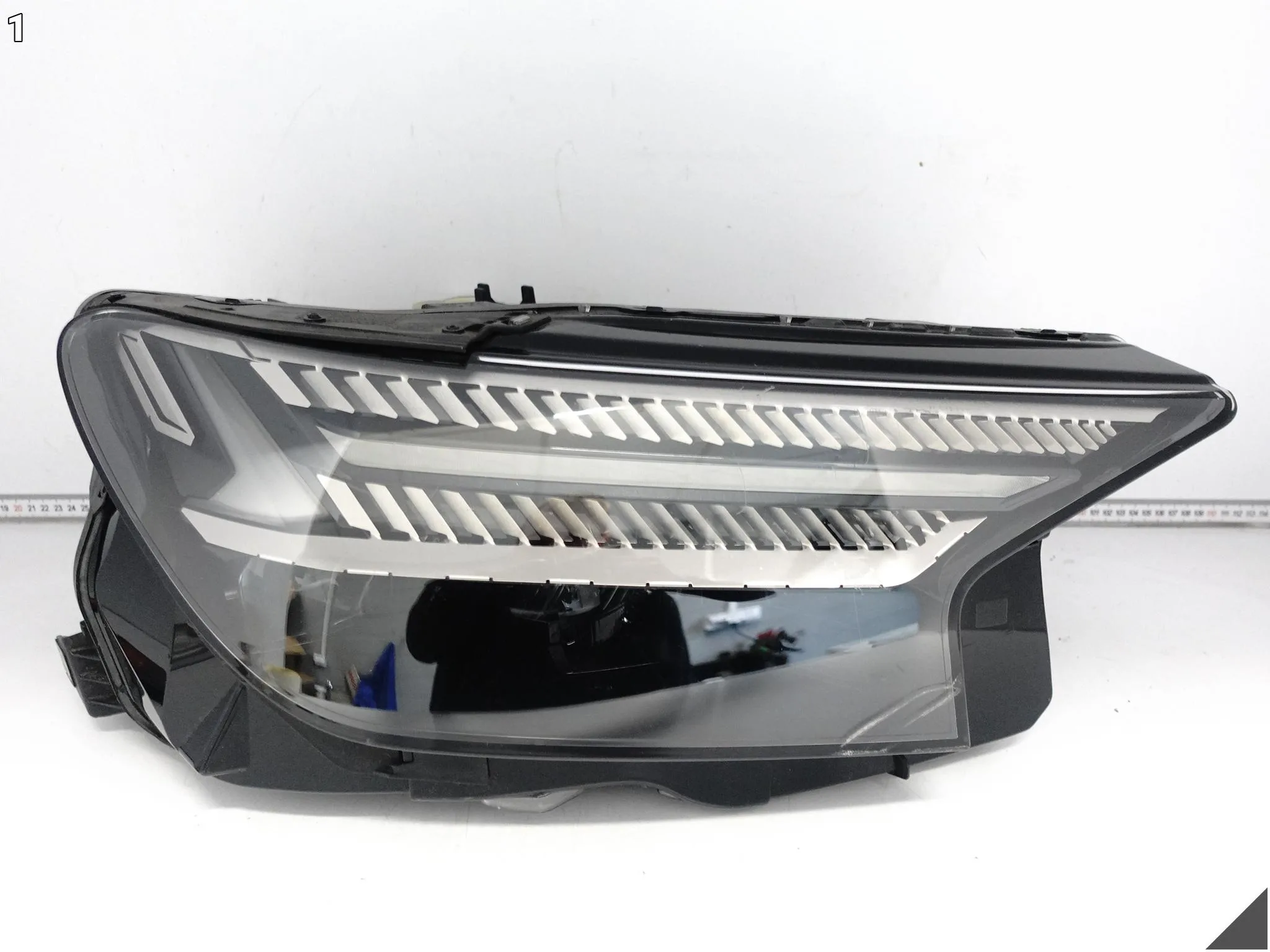 AUDI Q4 E-TRON 89A 21- LAMPA MATRIX HIGH FULL LED PRAWA PRZÓD EUROPA f2e09b63e9f7cfff59a4fa8ae6c5590d
