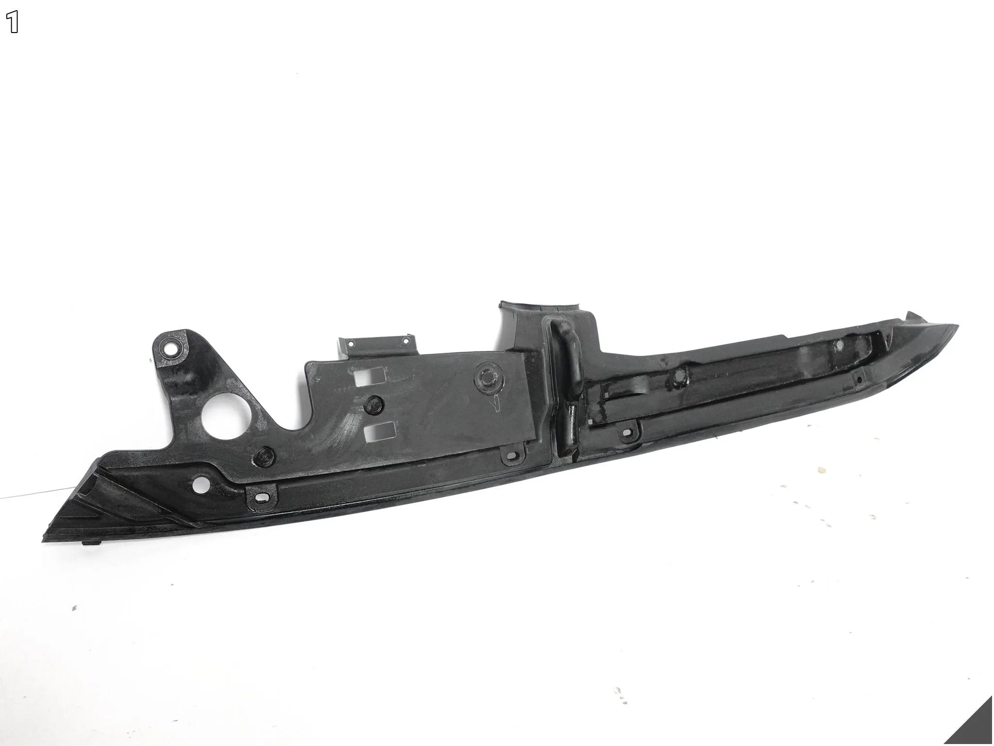 BMW M8 F91 F92 F93 8 G14 G15 G16 18- LISTWA USZCZELKA BŁOTNIK PRZÓD LEWA 9fb0f04c908bb4e7bf9da04f9b5cc77f