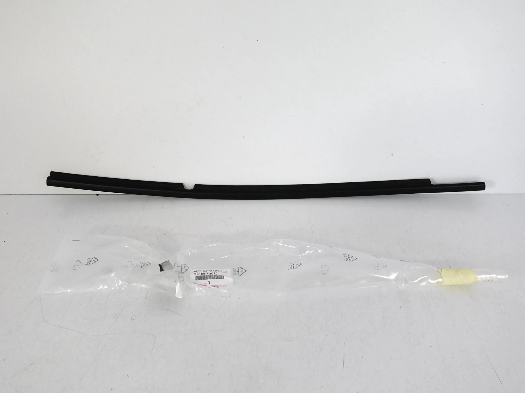 TOYOTA YARIS IV CROSS 20- LISTWA ZGARNIAJĄCA SZYBY DRZWI PRAWA TYŁ NOWA ORG 3618f5b2f350aa67b0c8f7b4684cf28a