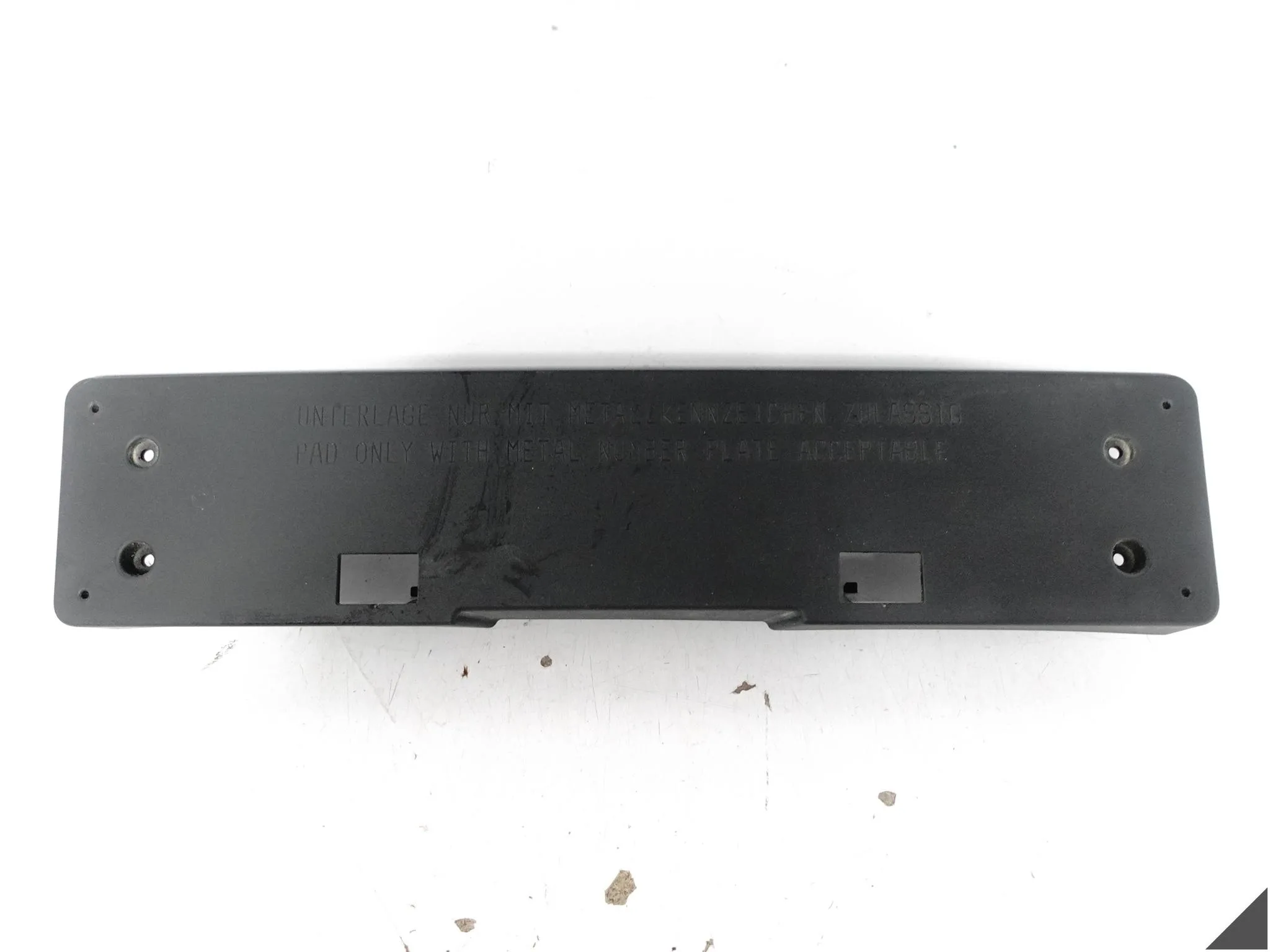 BMW M8 F91 F92 F93 M-POWER 19- PODKŁADKA TABLICY REJESTRACYJNEJ RAMKA PRZÓD 1812eb256f0f5d6b9857d0fbb12d7573