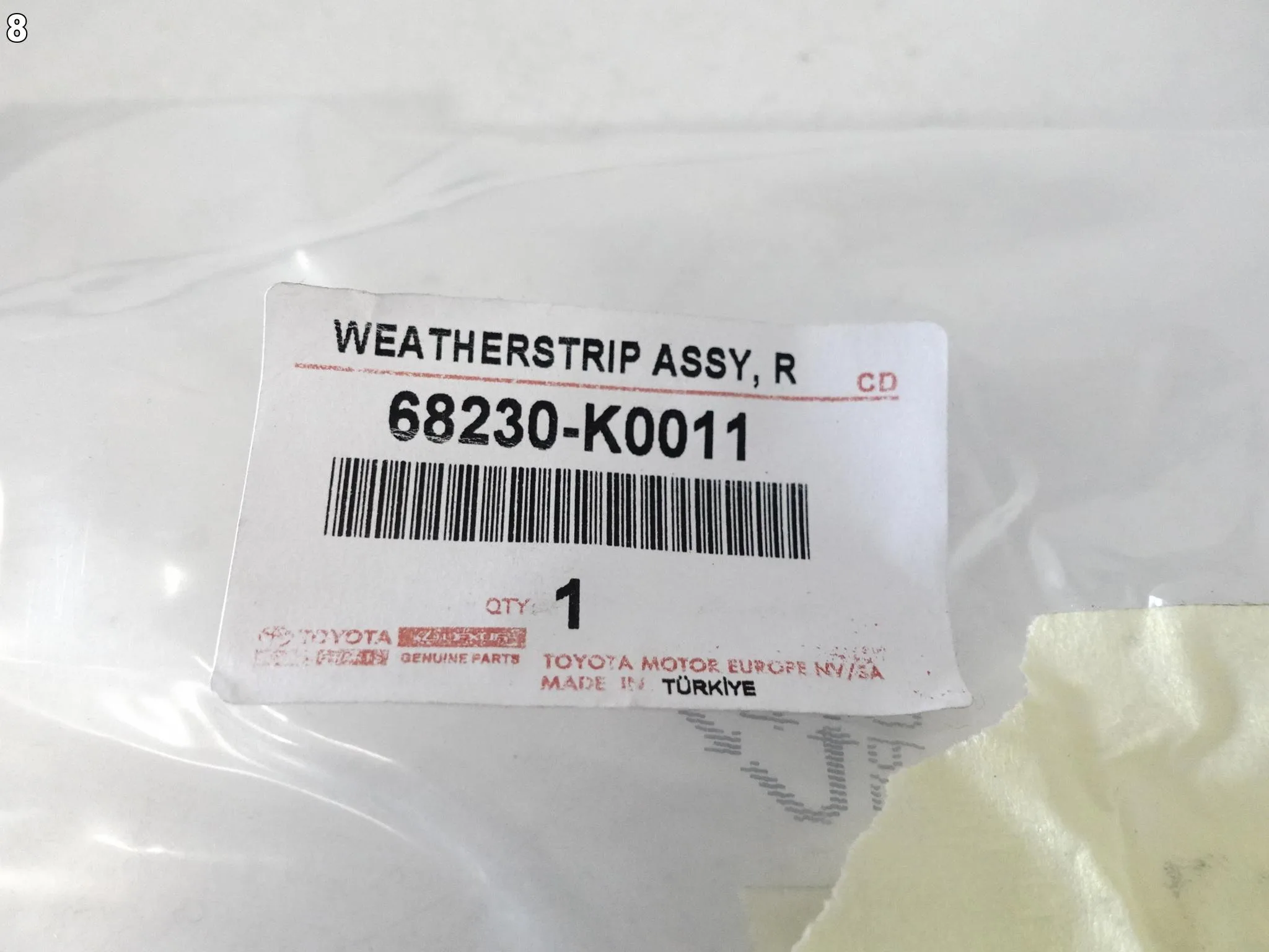 TOYOTA YARIS IV 19- LISTWA ZGARNIAJĄCA SZYBY DRZWI TYŁ LEWA ORG 68230-K0011 db4360da07ca1279ac2018004133265a