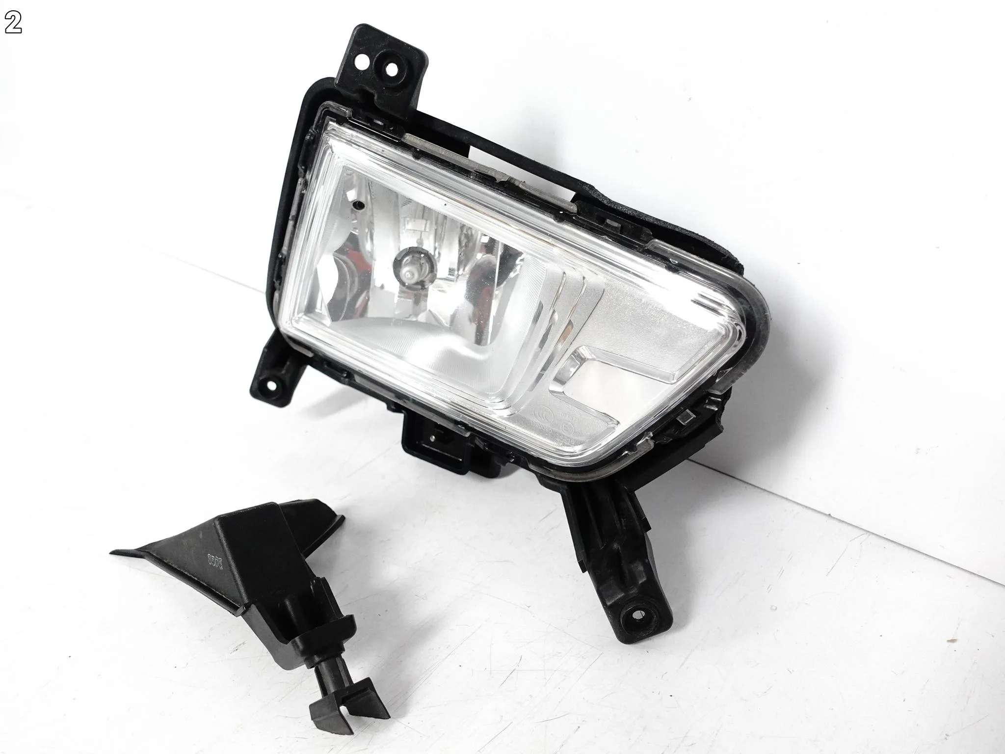 SSANGYONG TIVOLI 15-19 HALOGEN RAMKA PRAWY W ZDERZAK PRZÓD 00d83036d14a8113cf357ccab79286af