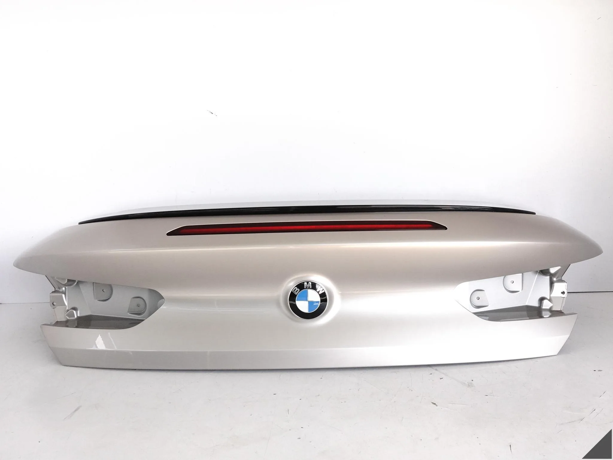 BMW M8 F91 8 G14 CABRIO M-POWER 19-25 POKRYWA BAGAŻNIKA LOTKA ŚWIATŁO STOP 2d3356a2f4bc5e8fa7745cd46a475089