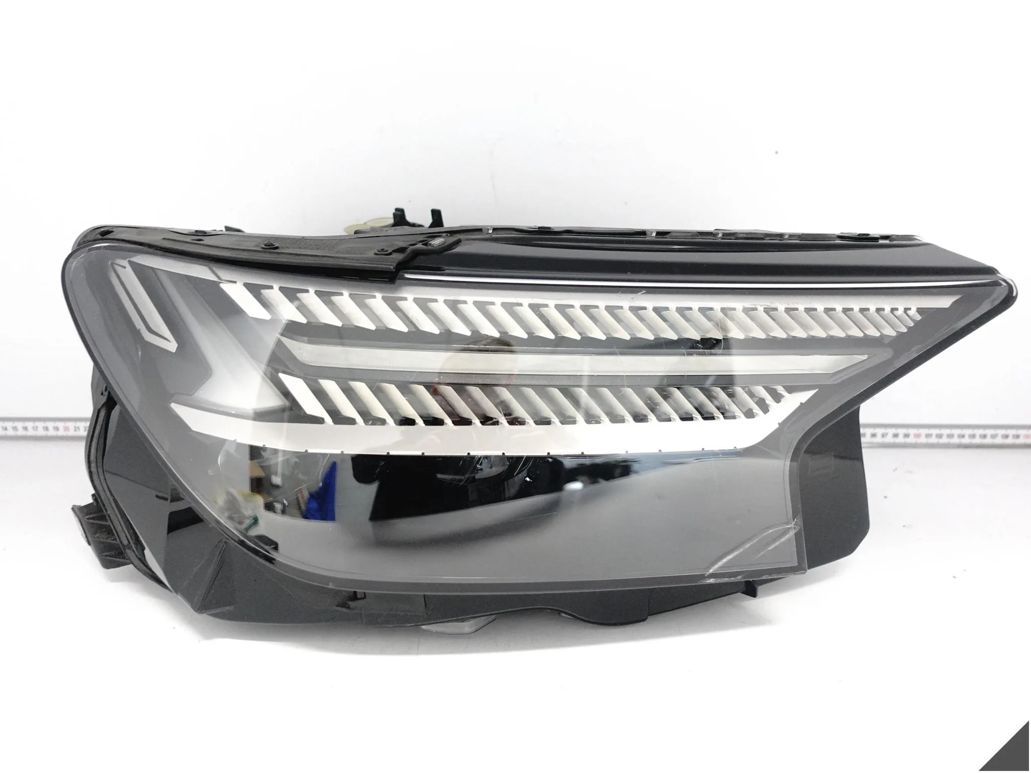 AUDI Q4 E-TRON 89A 21- LAMPA MATRIX HIGH FULL LED PRAWA PRZÓD EUROPA f81cac1211b7a3eeb0925a072cee7037