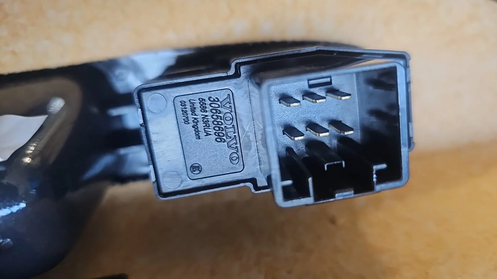 VOLVO V70 II 2 00-07 TAPICERKA BOCZEK DRZWI PANEL PRAWA TYŁ 39990935 cb9a0135a0f9ca340e14892b59d49f93