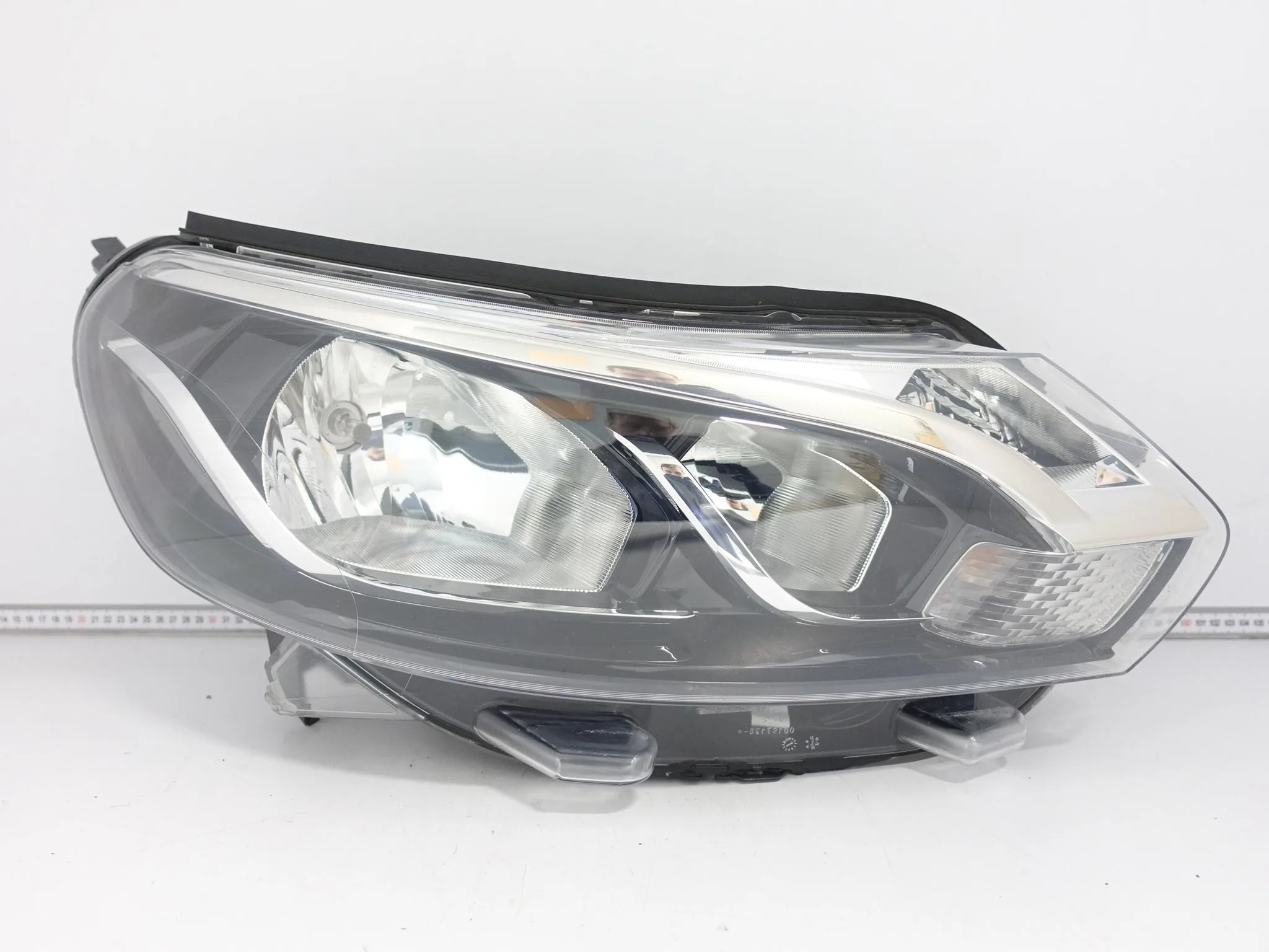 TOYOTA PROACE II 2 VERSO 16-24 LAMPA ZWYKŁA HALOGEN PRAWA PRZÓD EUROPA e692086ac34957496fd8d0028027a668