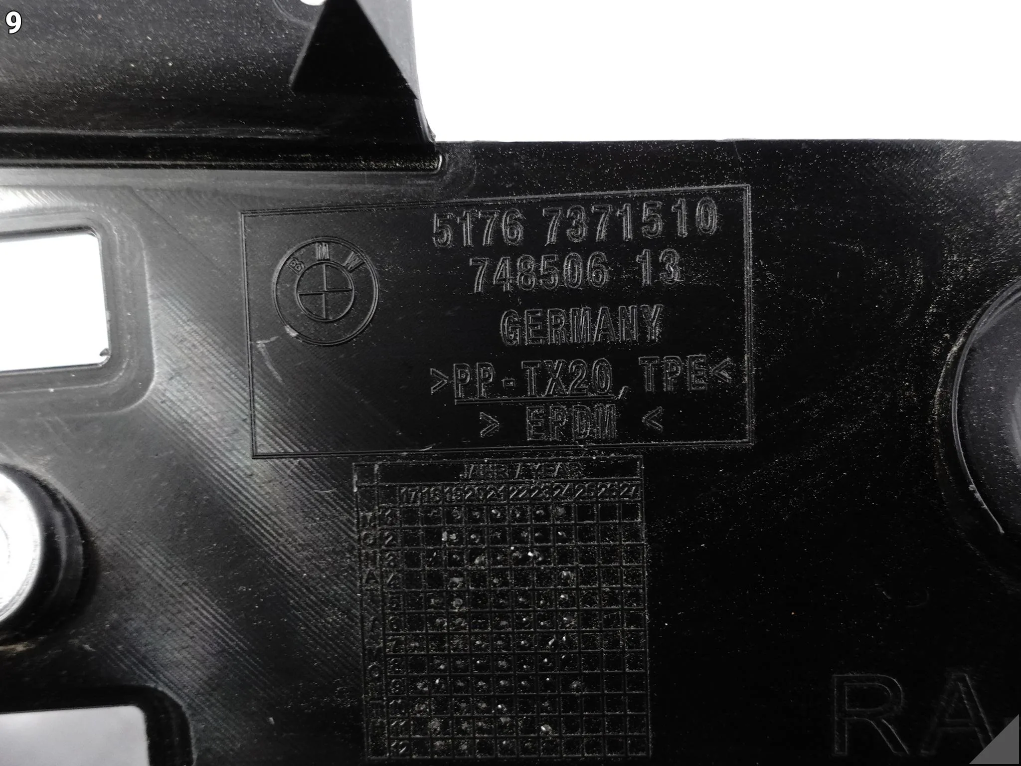 BMW M8 F91 F92 F93 8 G14 G15 G16 18- LISTWA USZCZELKA BŁOTNIK PRZÓD PRAWA 7c9b51937d1cb2dcd110923d7554ab22
