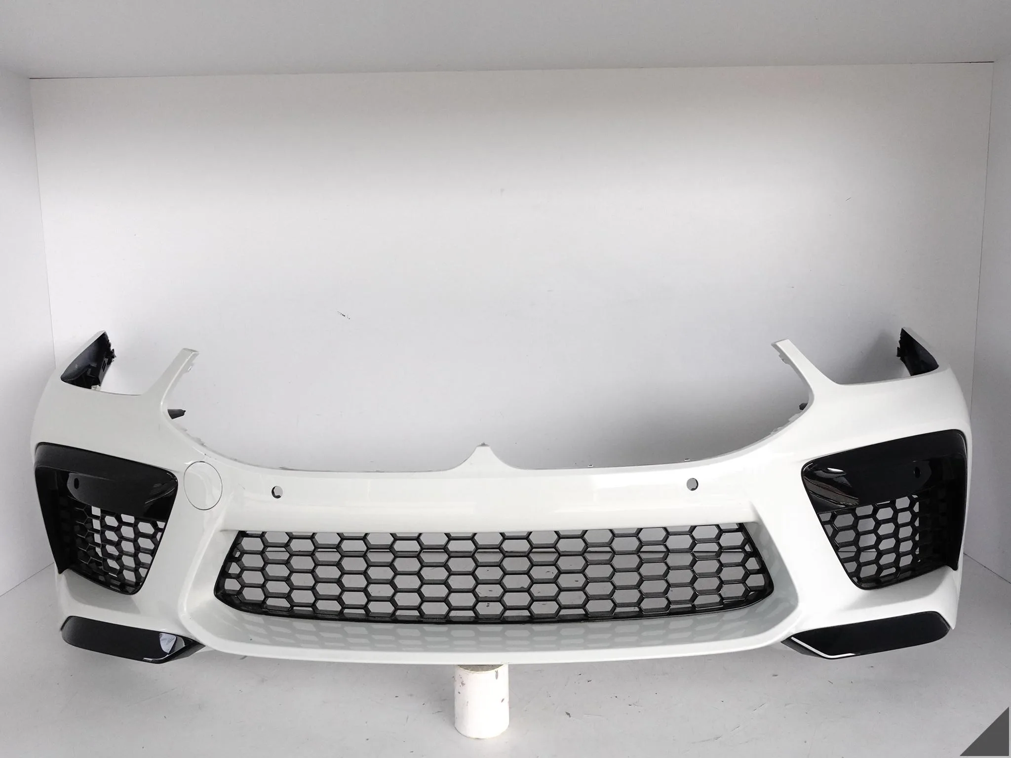 BMW M8 F91 F92 F93 M-POWER 19-25 ZDERZAK PRZÓD KRATKI 6xPDC DEMONTAŻ EU c83658ce736cca9ca4e5da4dcb2f1ac8