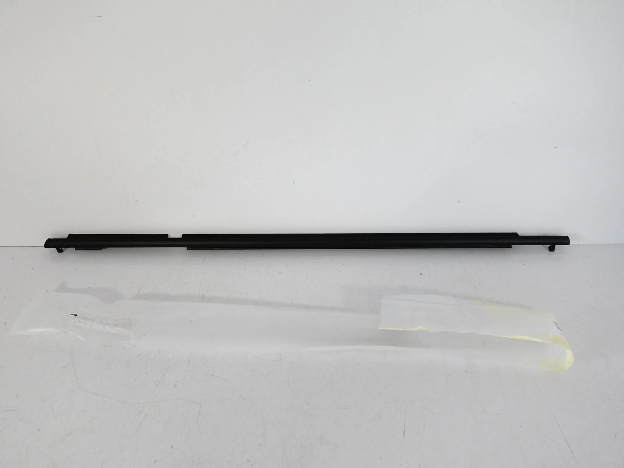 TOYOTA LAND CRUISER 150 LIFT 09-23 LISTWA ZGARNIAJĄCA SZYBY DRZWI PRAWA TYŁ a3bf40ebfc95beaf6d447ab978f3effe