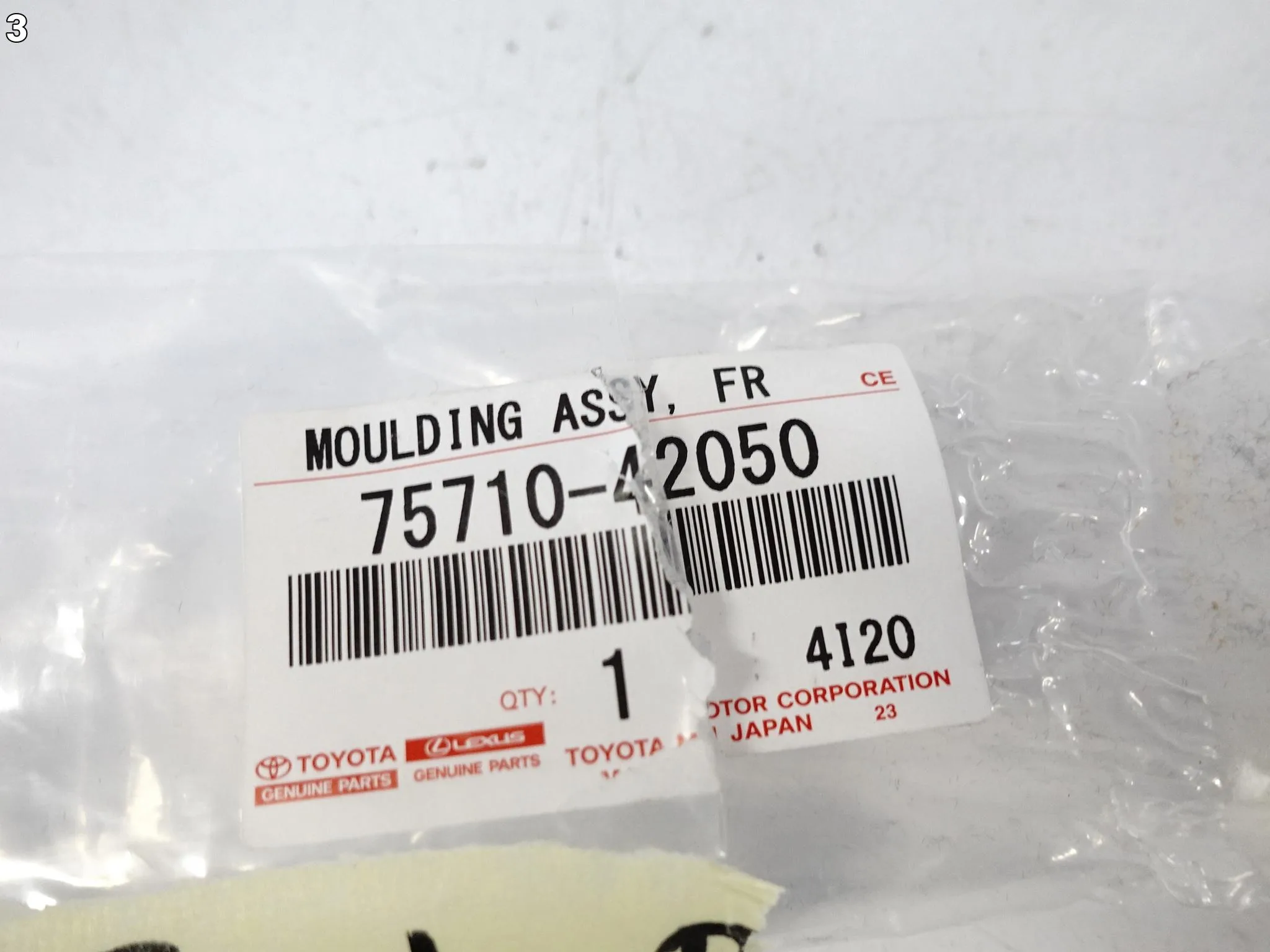 TOYOTA RAV4 V 5 19- LISTWA ZGARNIAJĄCA SZYBY DRZWI PRAWA PRZÓD 75710-42050 ab8852c8ebc8878b8eec41d4c637fd3d