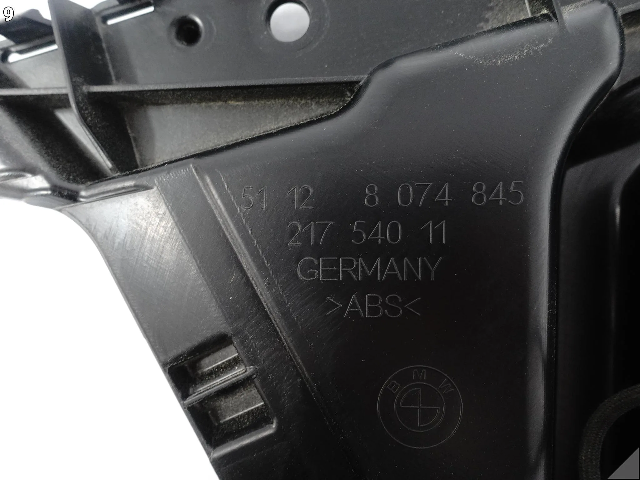 BMW M8 F91 F92 M-POWER 19- ŚLIZG MOCOWANIE WSPORNIK W ZDERZAK TYŁ LEWY cbbe620292ea370fd63a23e3809f8ccd