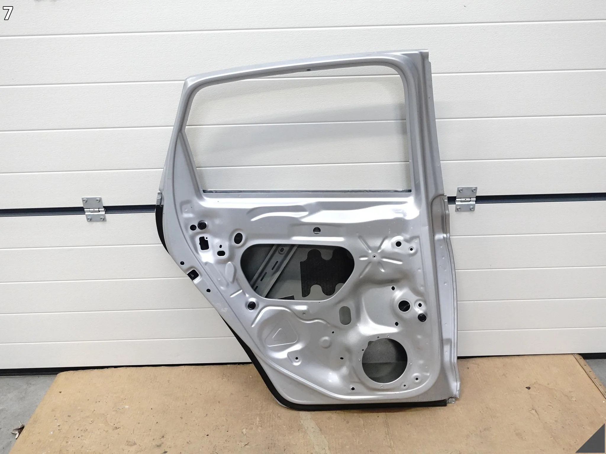 VW POLO 2G0 2G1 VI (6 GENERACJA) 17-25 LIFT DRZWI DOOR LEWE TYŁ c1f8292c0af9181e53d3a047451f9440