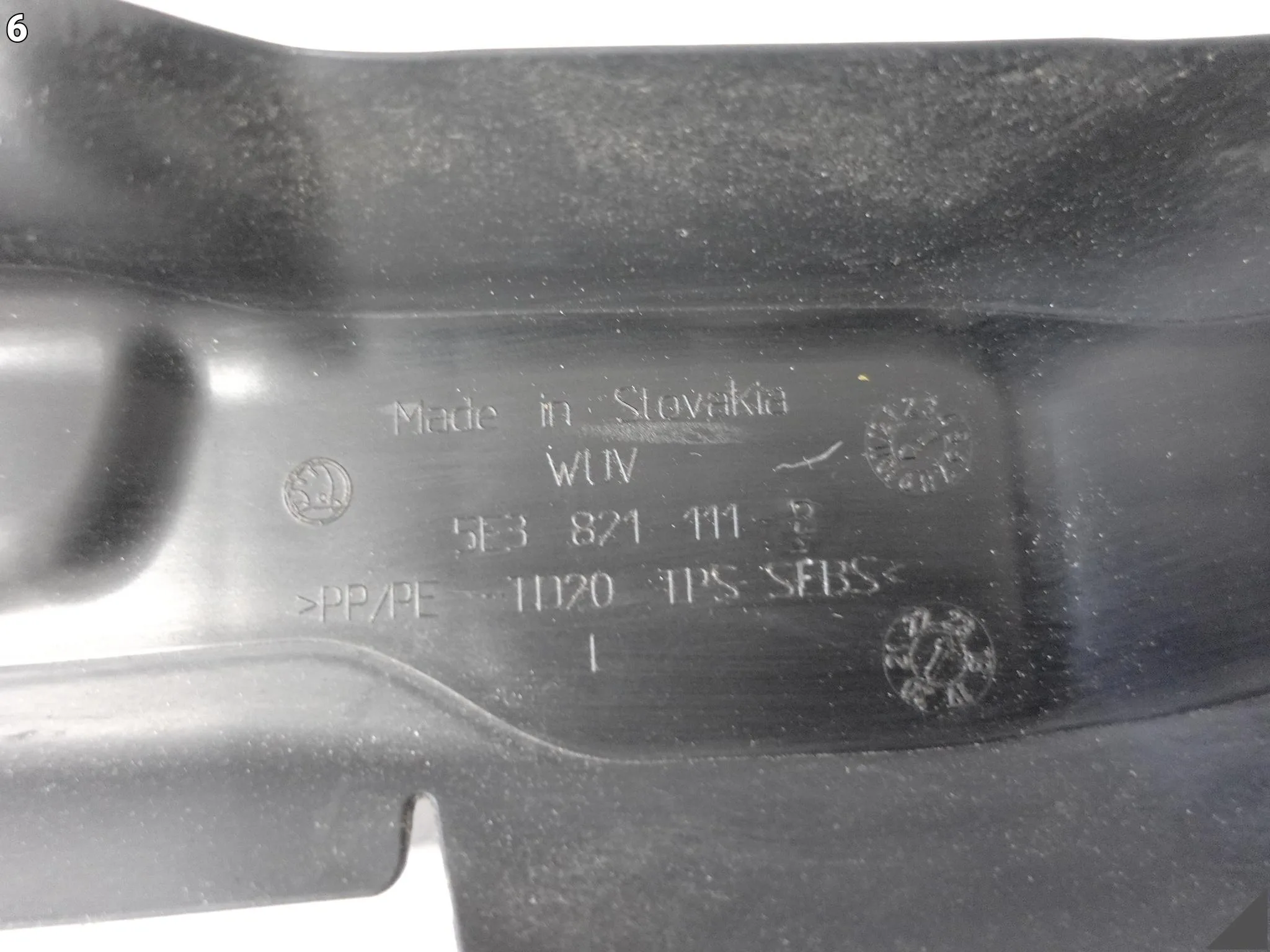 SKODA OCTAVIA IV 4 5E3 20- BŁOTNIK LISTWA WYGŁUSZENIE USZCZELKA LEWA PRZÓD d0c71336240ecefef0f791d7ac51ea5d