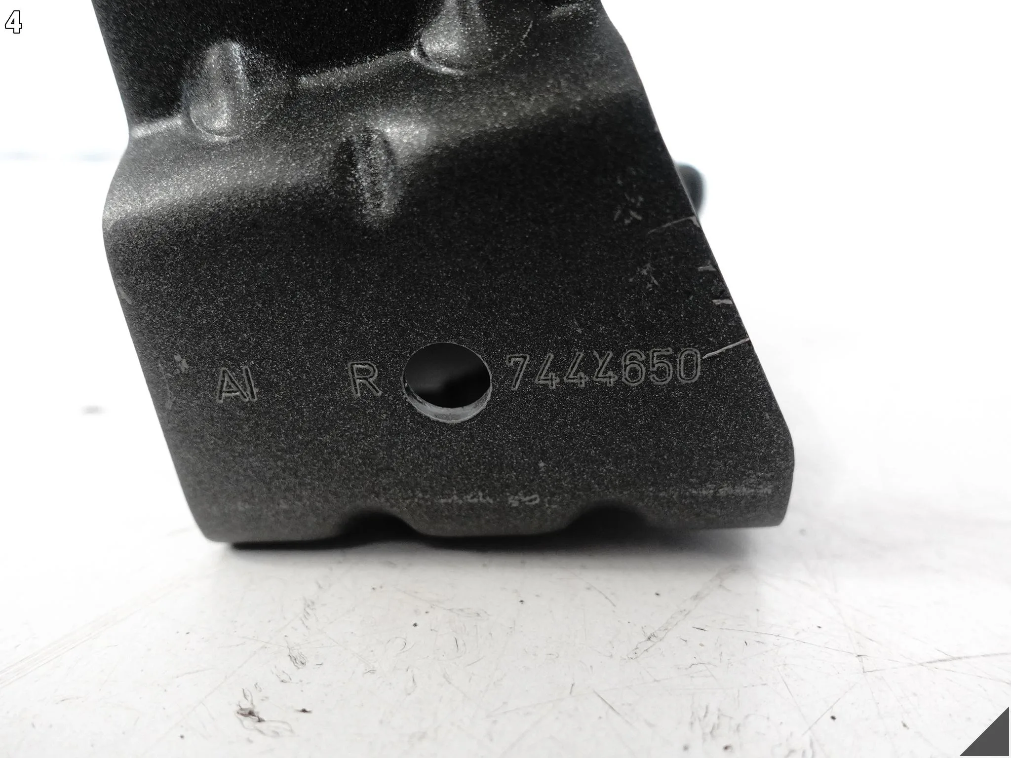 BMW M8 F91 F92 8 G14 G15 18- WSPORNIK MOCOWANIE OPARCIE ZAGŁÓWEK TYŁ PRAWY 1be04df6af4e6baf1209069e03ee349b