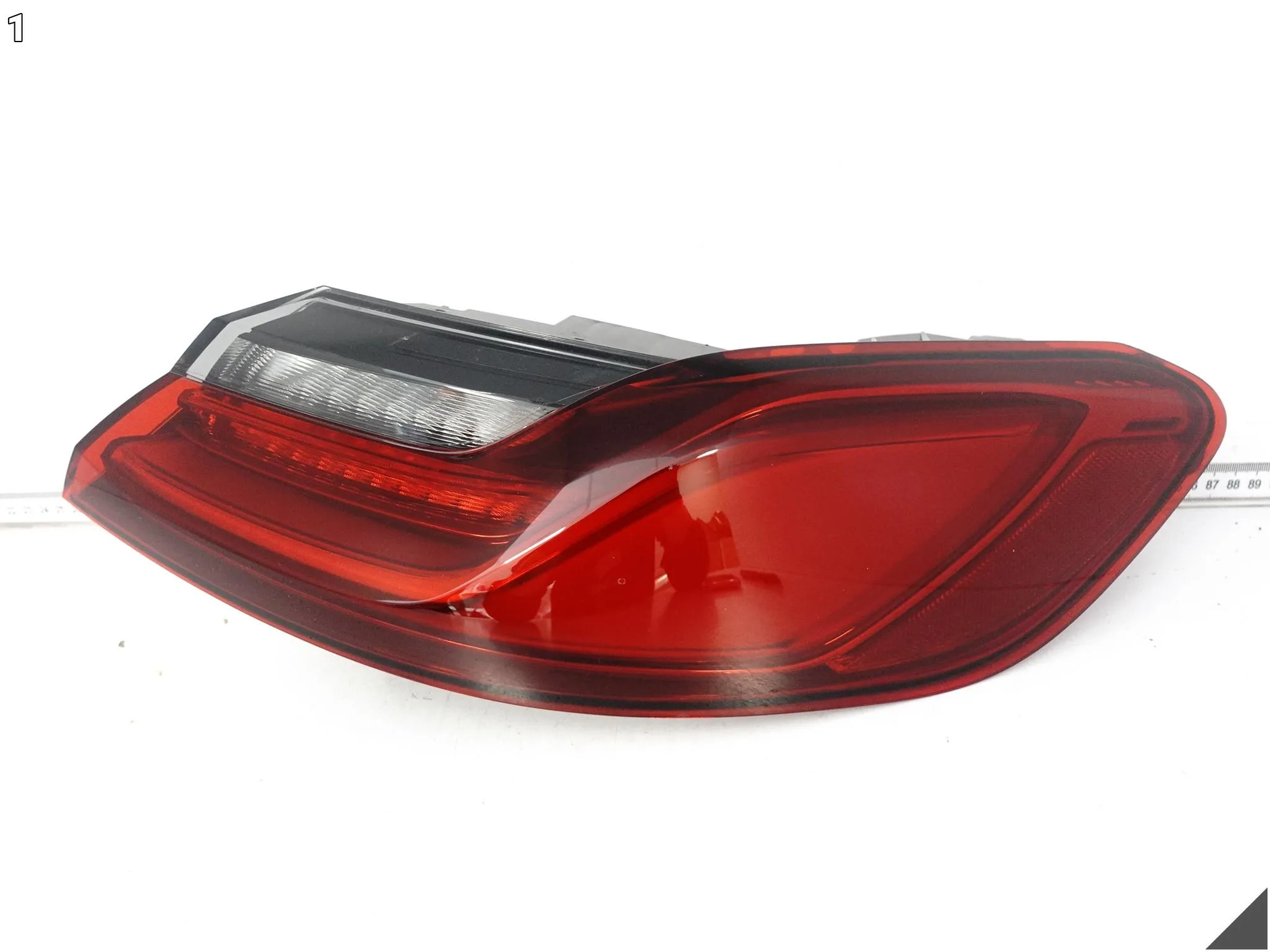 BMW M8 F91 F92 F93 8 G14 G15 G16 18- LAMPA LED W BŁOTNIK TYŁ PRAWA EU b70e6bb2b26f208a59f96d101db94738