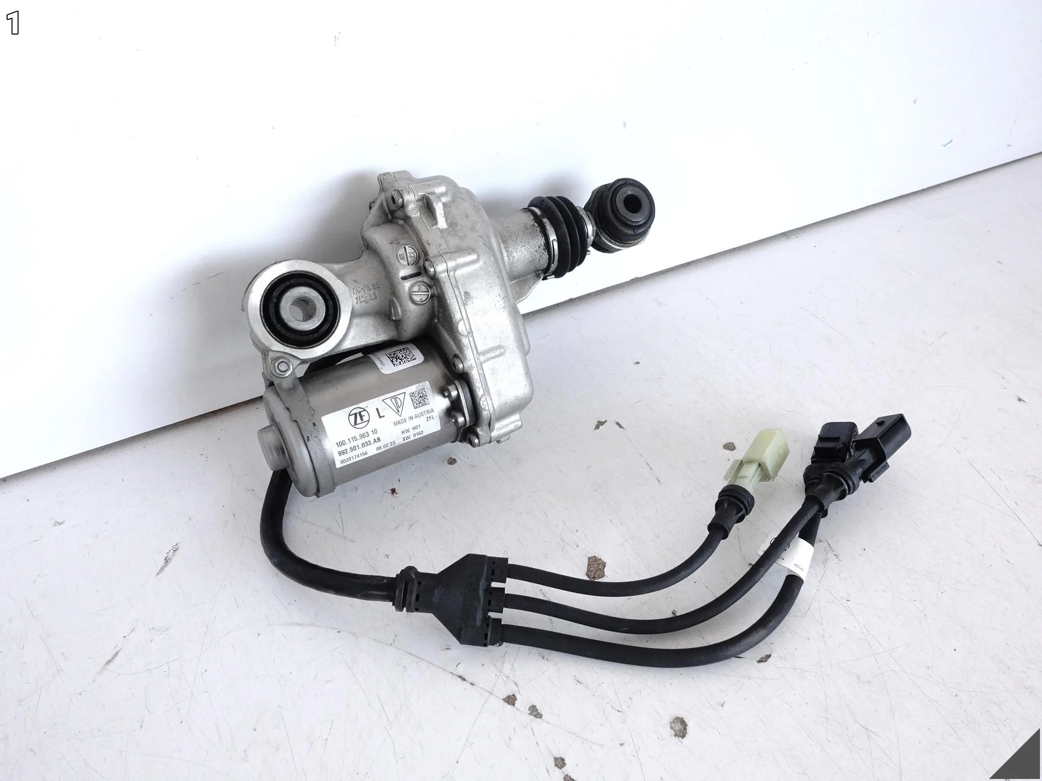 PORSCHE 911 992 19- MECHANIZM SILNICZEK UKŁADU SKRĘTNEGO TYLNEJ OSI LEWY f15f5c38cfc3906f308bbbf06516db3a