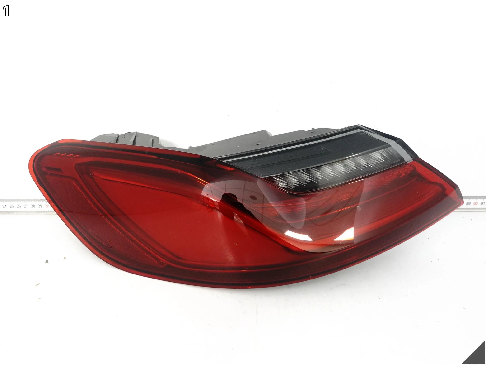 BMW M8 F91 F92 F93 8 G14 G15 G16 18- LAMPA LED W BŁOTNIK TYŁ LEWA EU e3337e3d38e934d907e46f6686789fa6