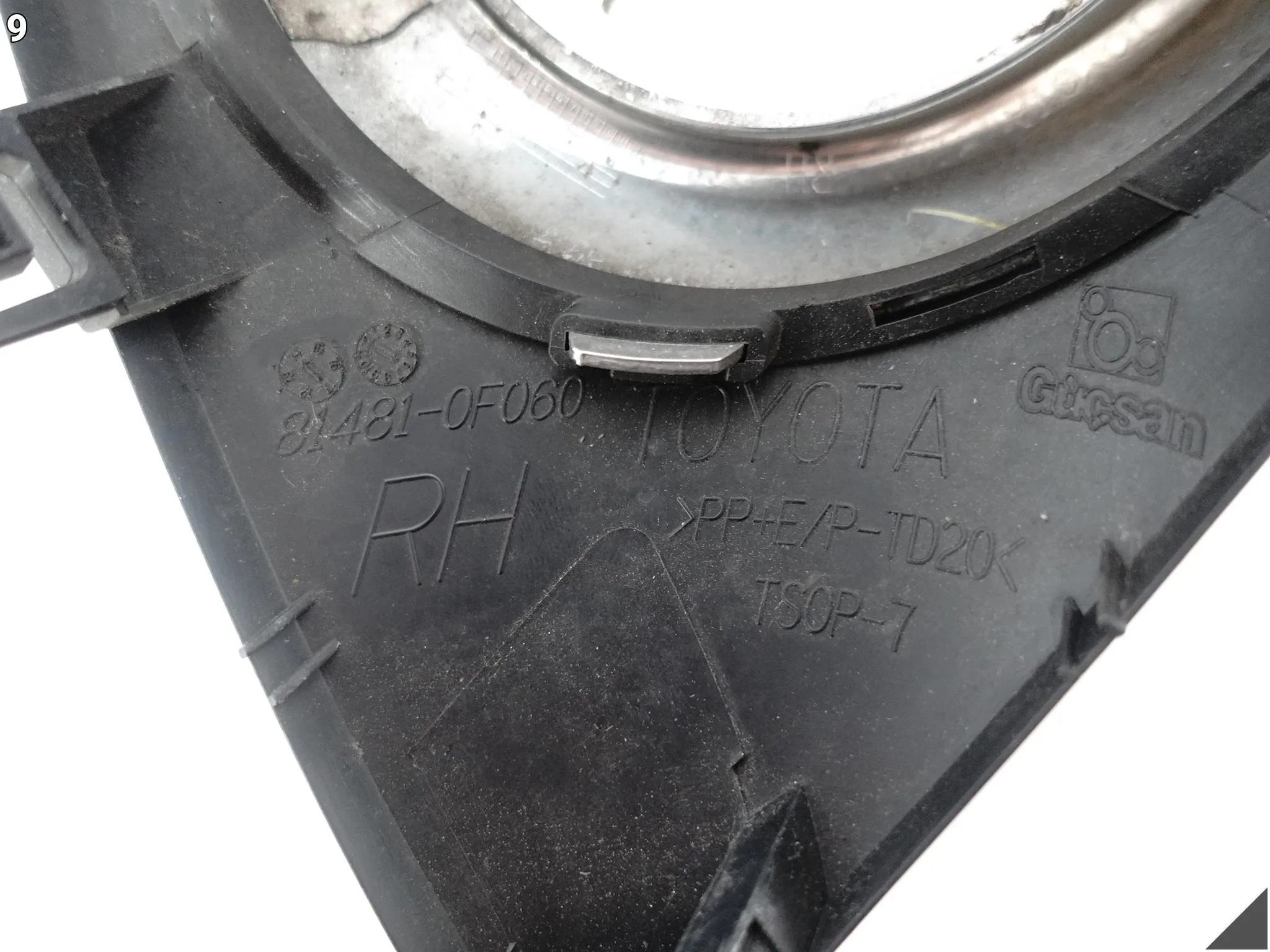 TOYOTA VERSO LIFT 13-18 KRATKA ATRAPA NA HALOGEN CHROM ZDERZAK PRAWA PRZÓD f175694274dfa10e085e6d36230a3d28