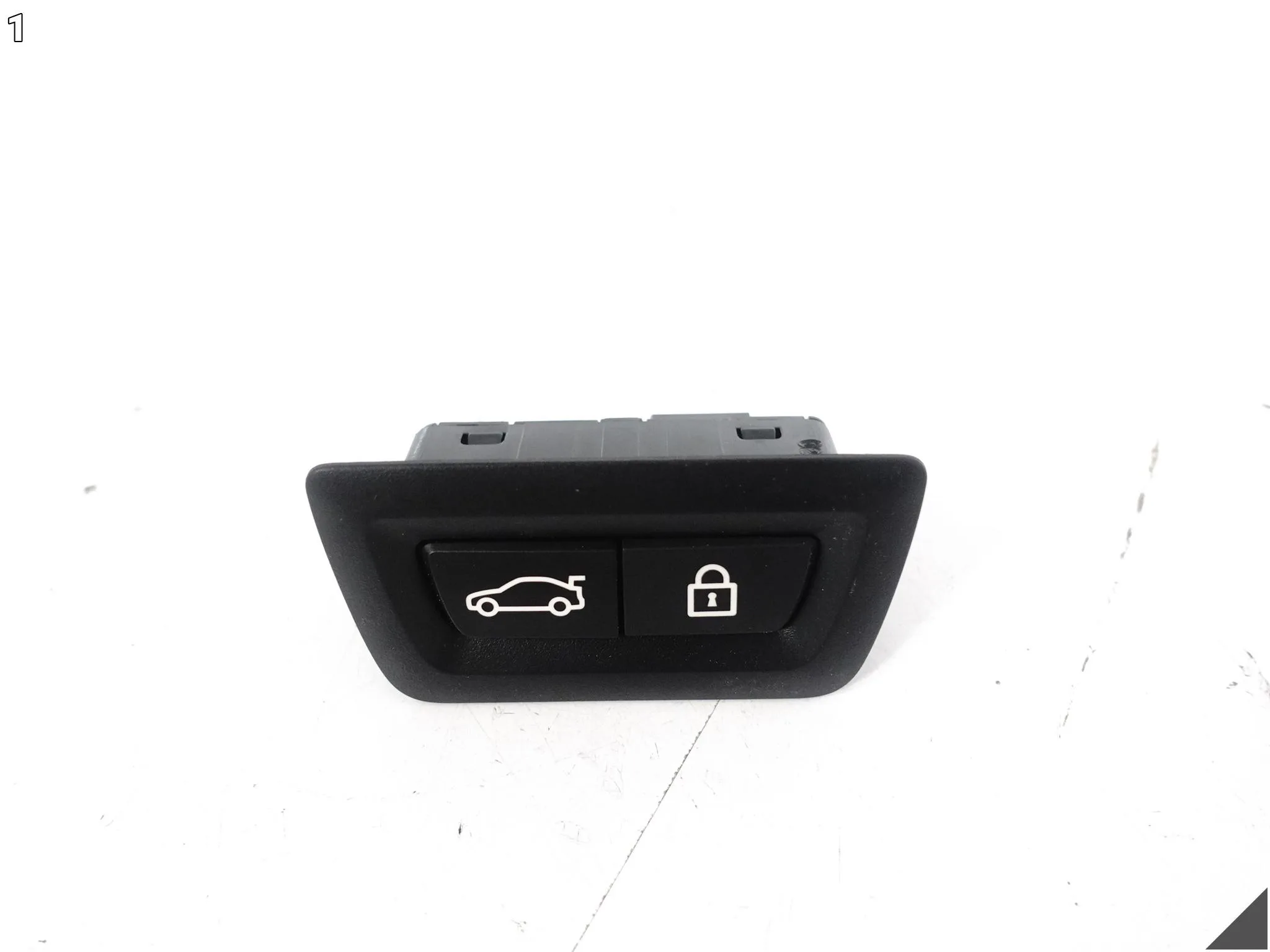 BMW XM G09 M8 F91 F92 F93 M5 F90 PRZEŁĄCZNIK CENTERLOCK KLAPA BAGAŻNIKA 4024dcff36e2b7092a6bffa613783904