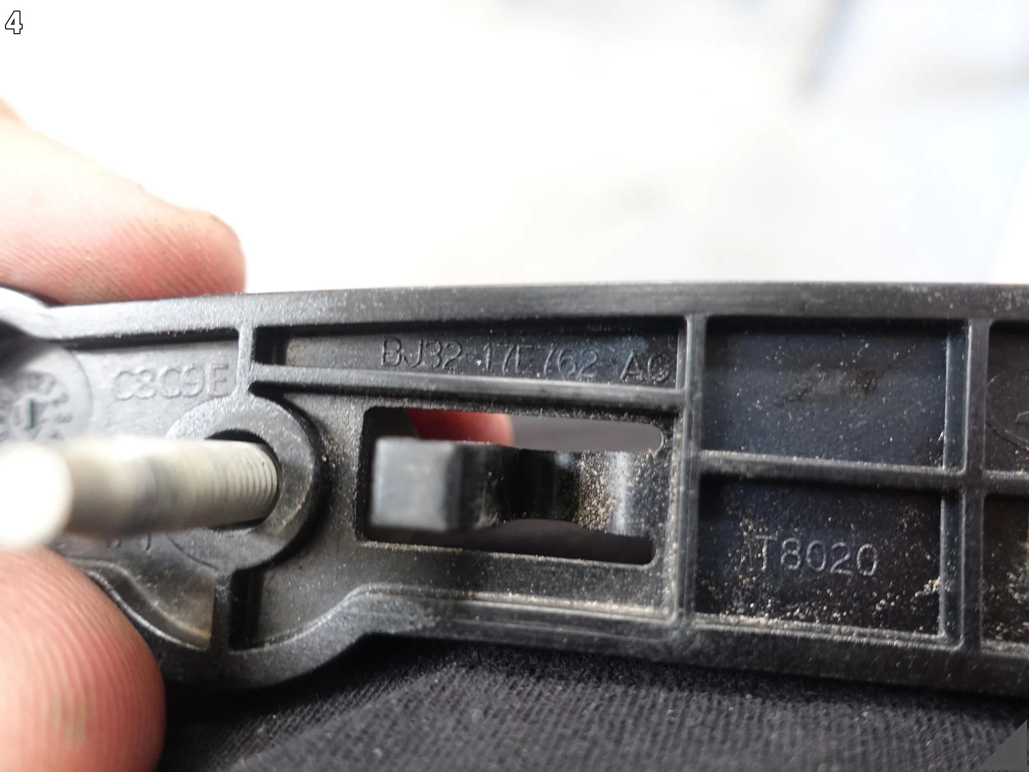 RANGE ROVER EVOQUE I L538 LIFT 11-18 ŚLIZG UCHWYT ZDERZAKA PRAWY PRZÓD 5164fdcea906505b6a2f757289719aaf