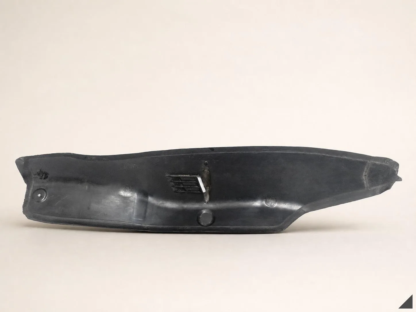 VW POLO IV 6Q0 LIFT 01-10 WYGŁUSZENIE USZCZELKA LISTWA W BŁOTNIK PRZÓD LEWE 84458081700facd73d693478b34d6d38