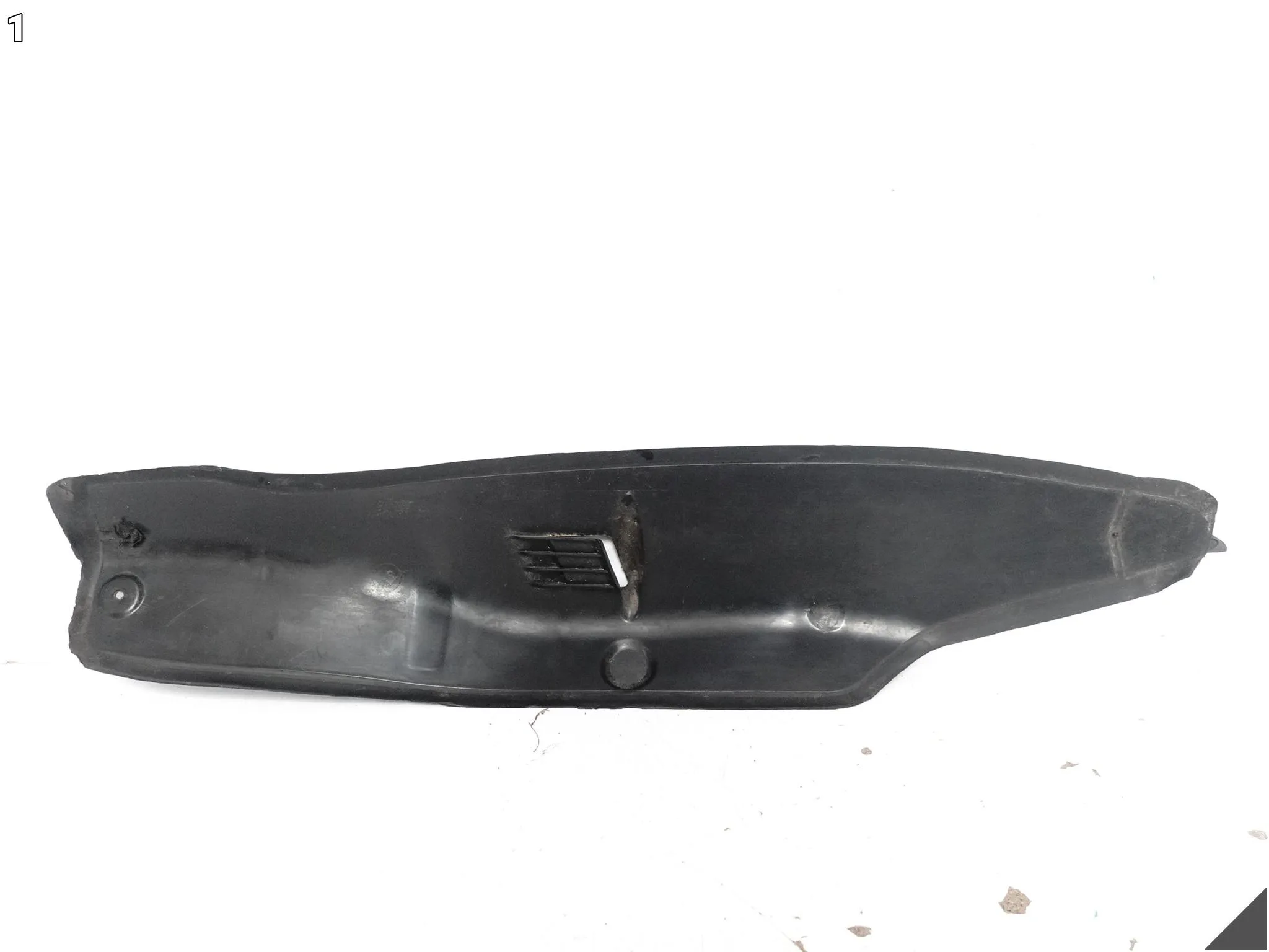 VW POLO IV 6Q0 LIFT 01-10 WYGŁUSZENIE USZCZELKA LISTWA W BŁOTNIK PRZÓD LEWE 03ba234aa793fe0c9473b428c33fdc6a
